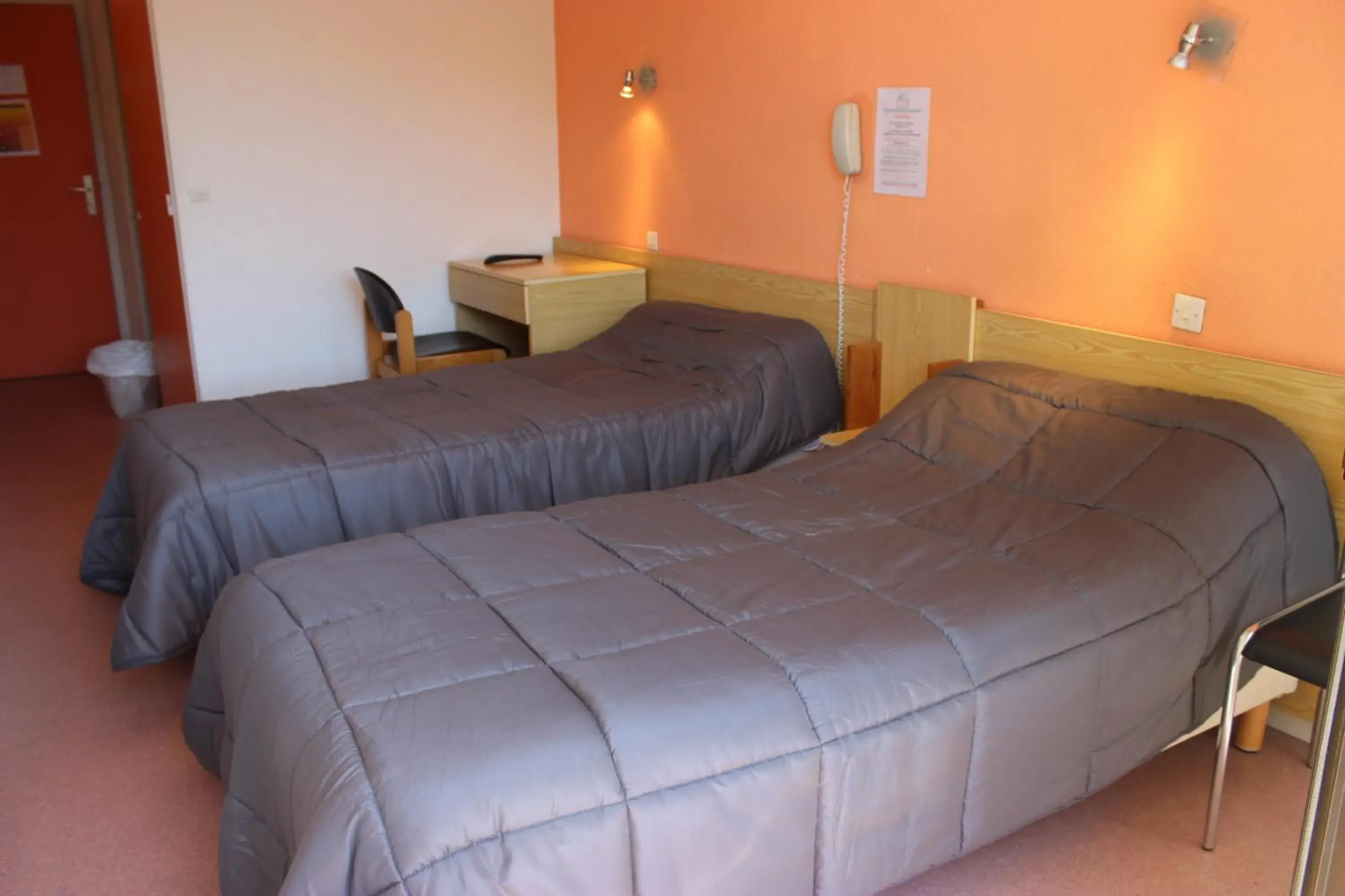 Twin Room in Hotel Bains Sarrailh Twin Room in Hotel Bains Sarrailh