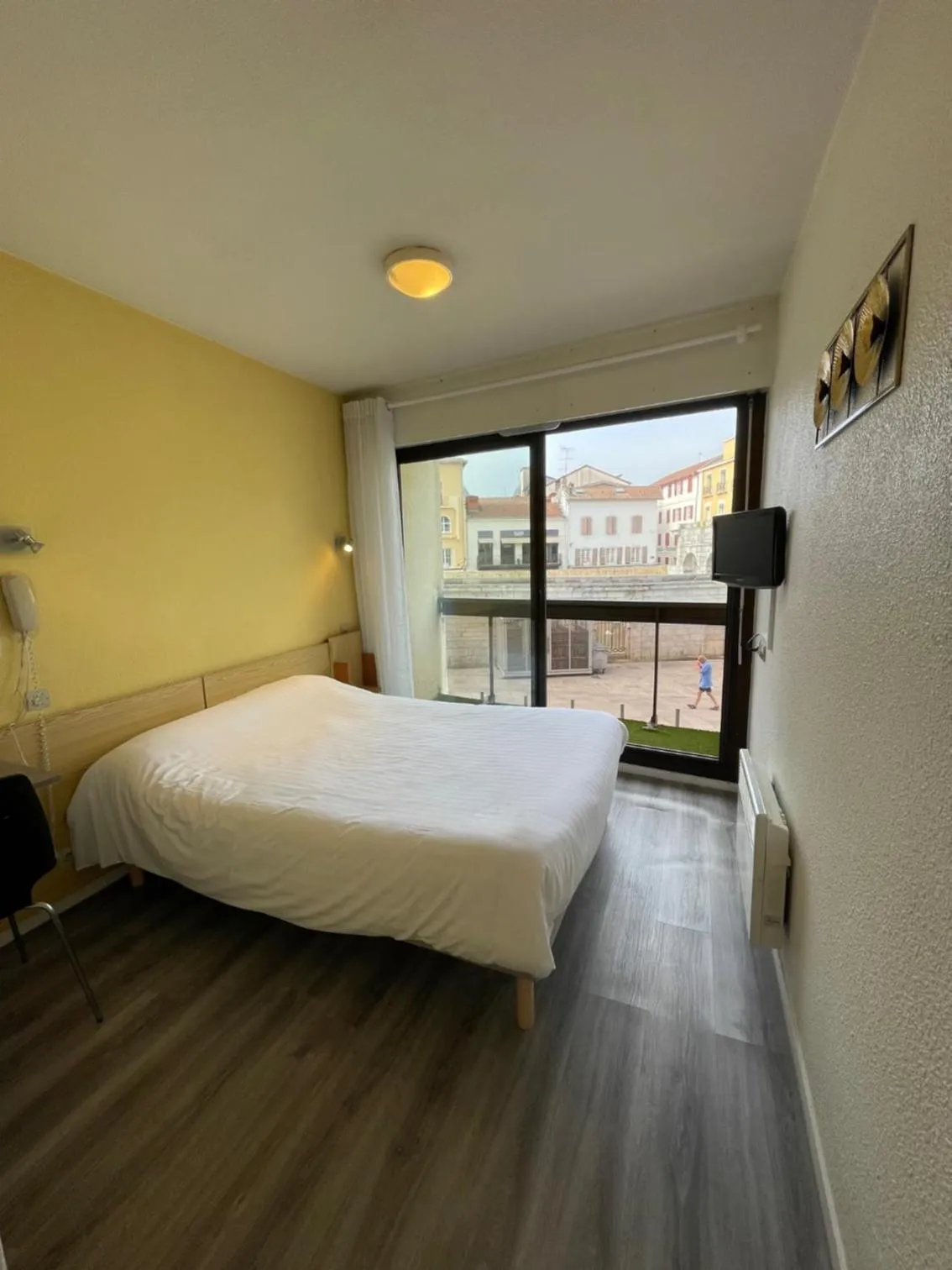 Bedroom in Hotel Bains Sarrailh