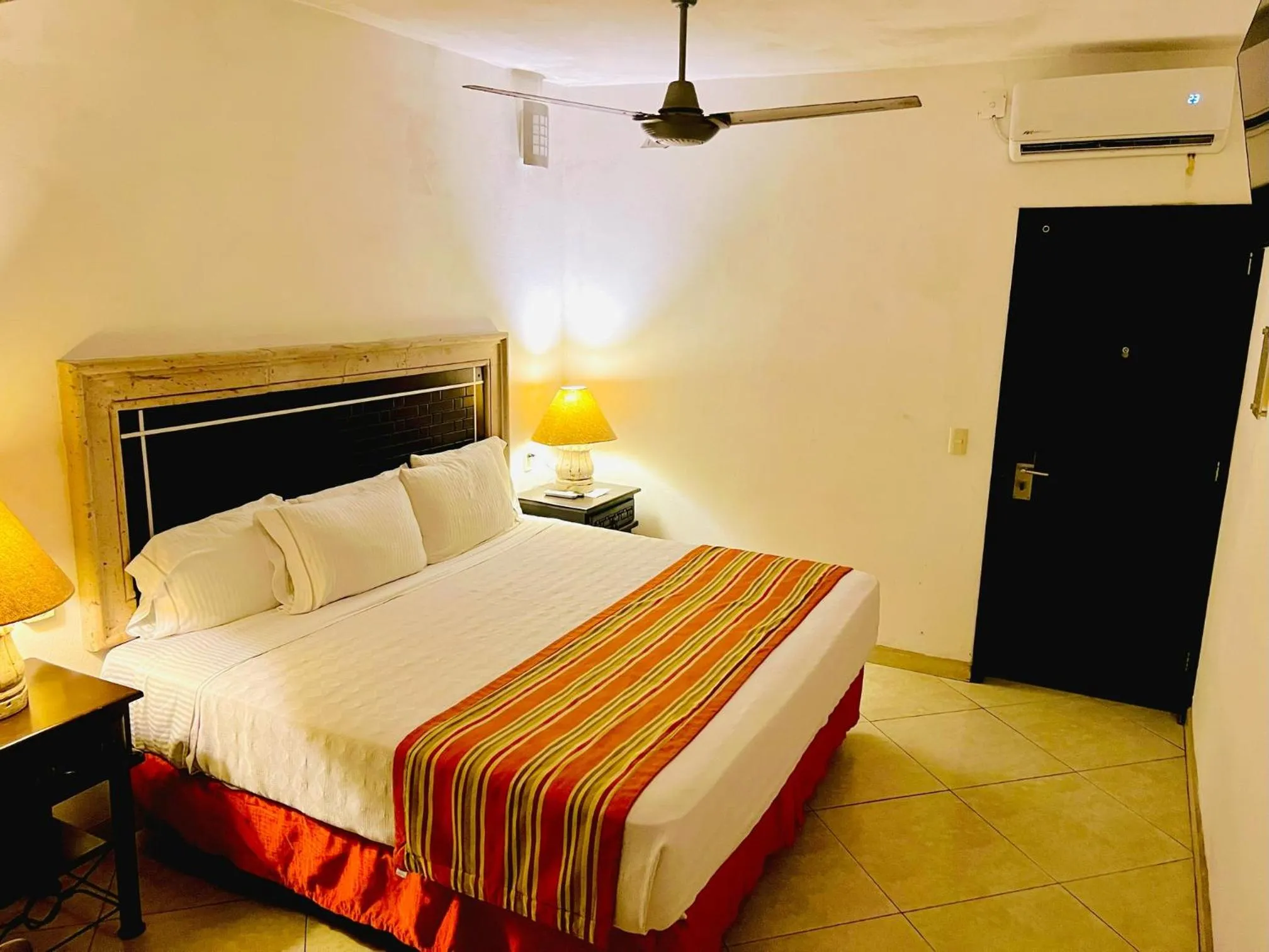 Bed in Los Picos Hotel & Suites Bucerias