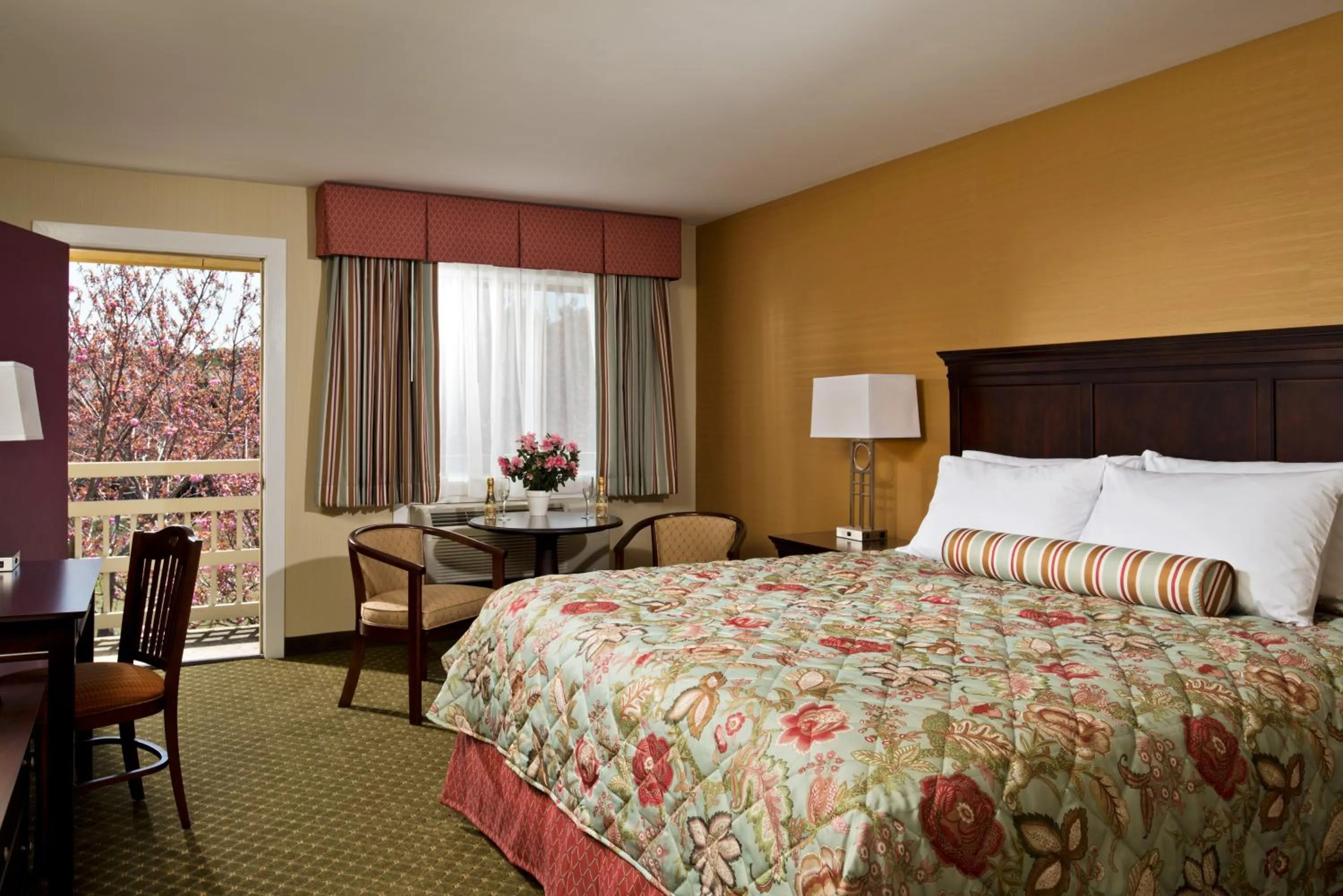 Photo of the whole room, Bed in Wellfleet Motel & Lodge
