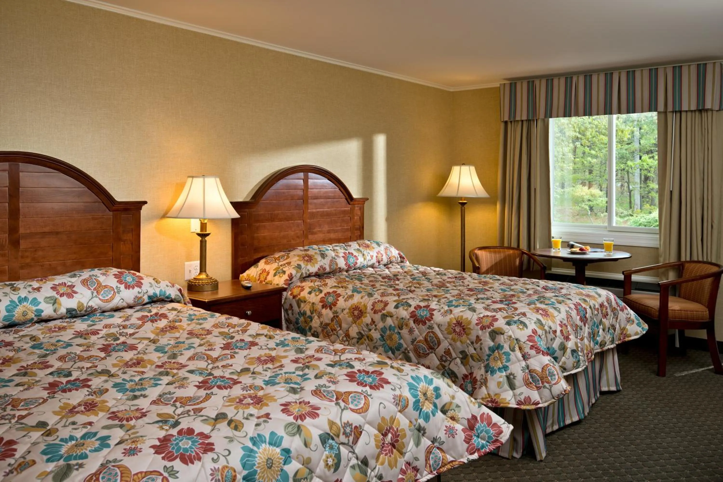 Photo of the whole room, Bed in Wellfleet Motel & Lodge