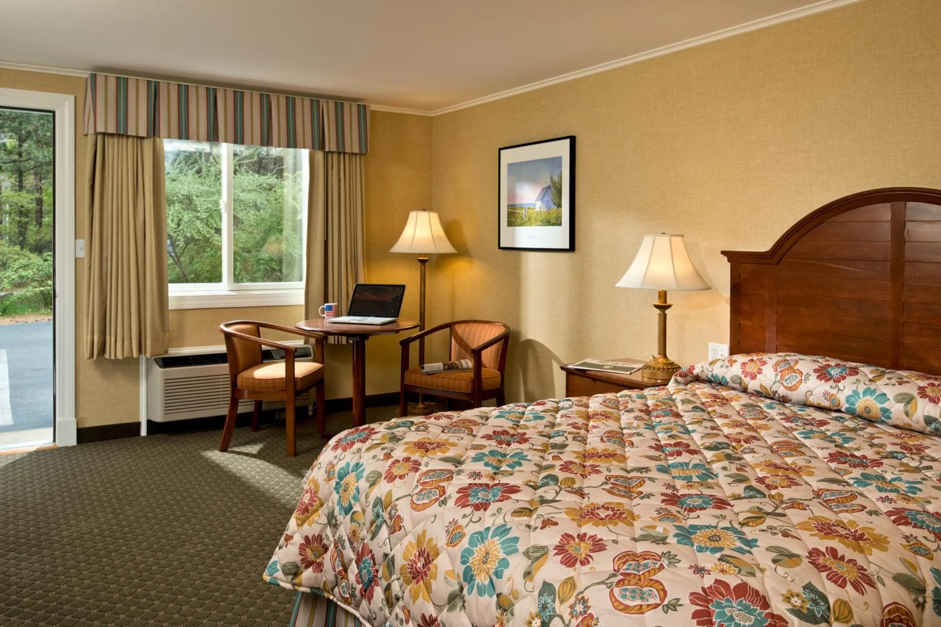 Photo of the whole room, Bed in Wellfleet Motel & Lodge