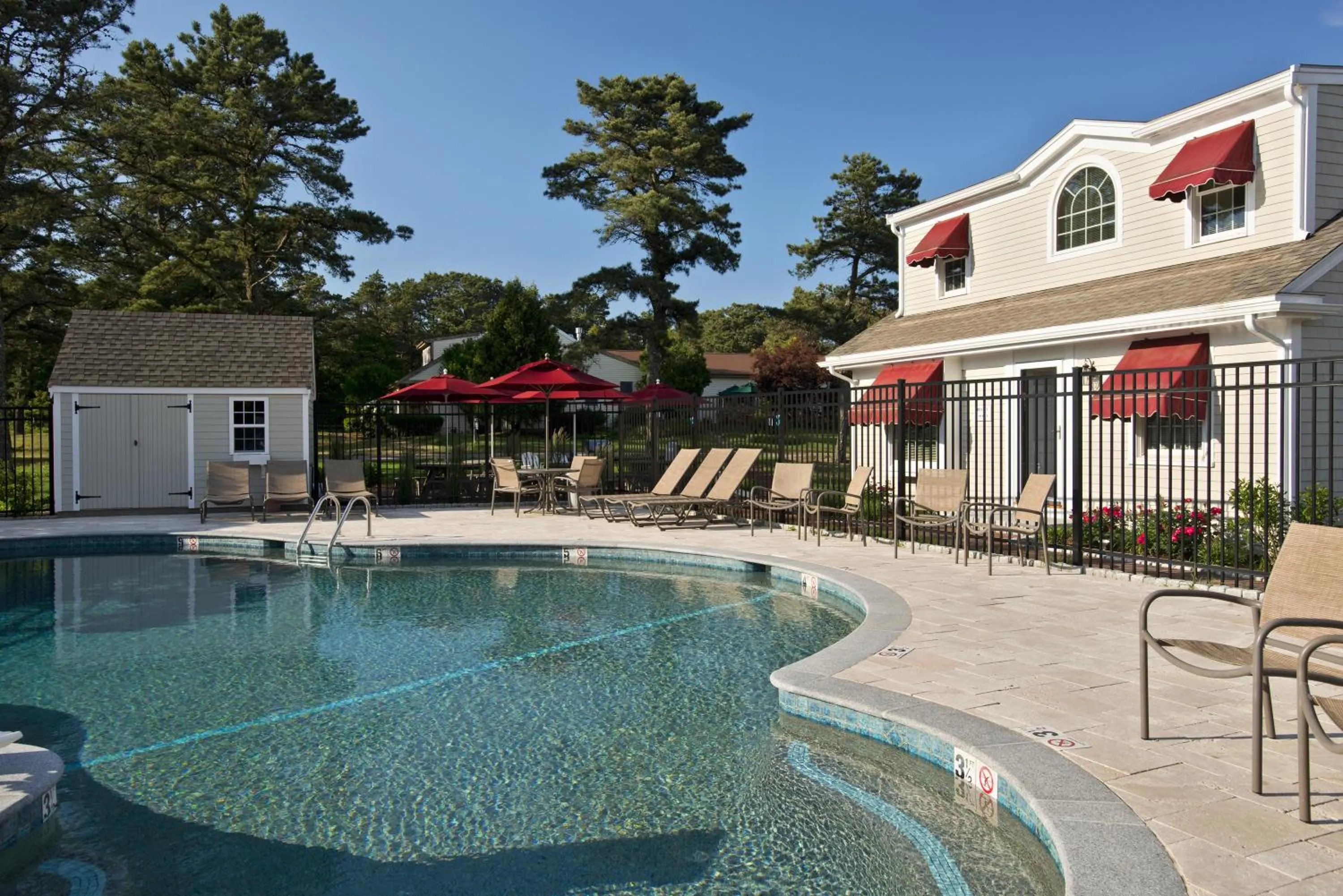 Swimming pool in Wellfleet Motel & Lodge