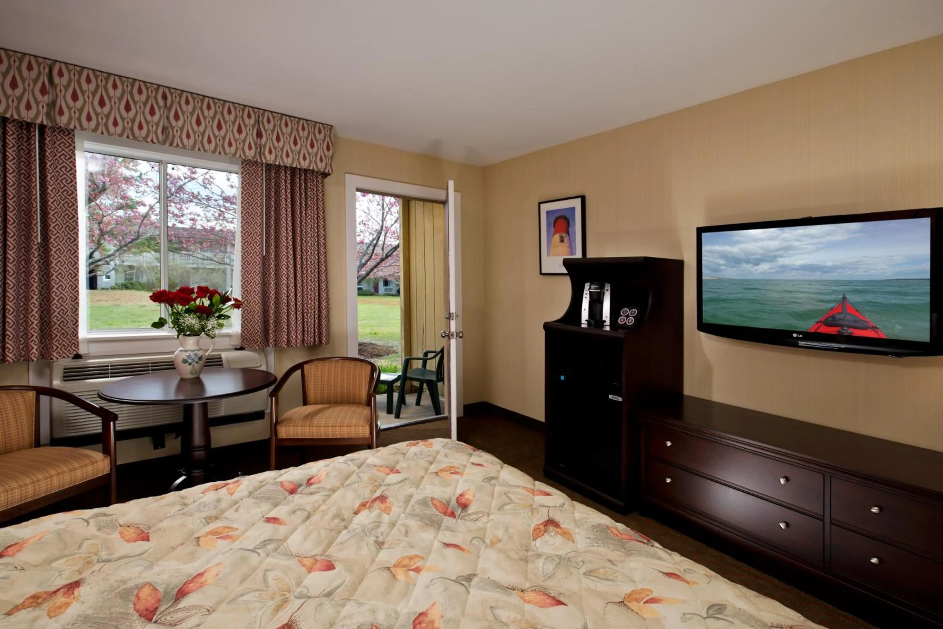 Photo of the whole room, Bed in Wellfleet Motel & Lodge