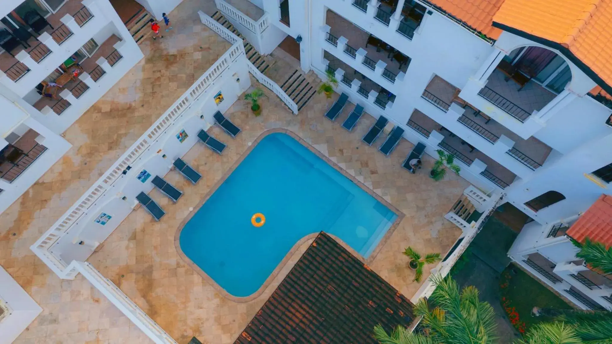 Suite with Balcony in West Bay Colonial Suite with Balcony in West Bay Colonial