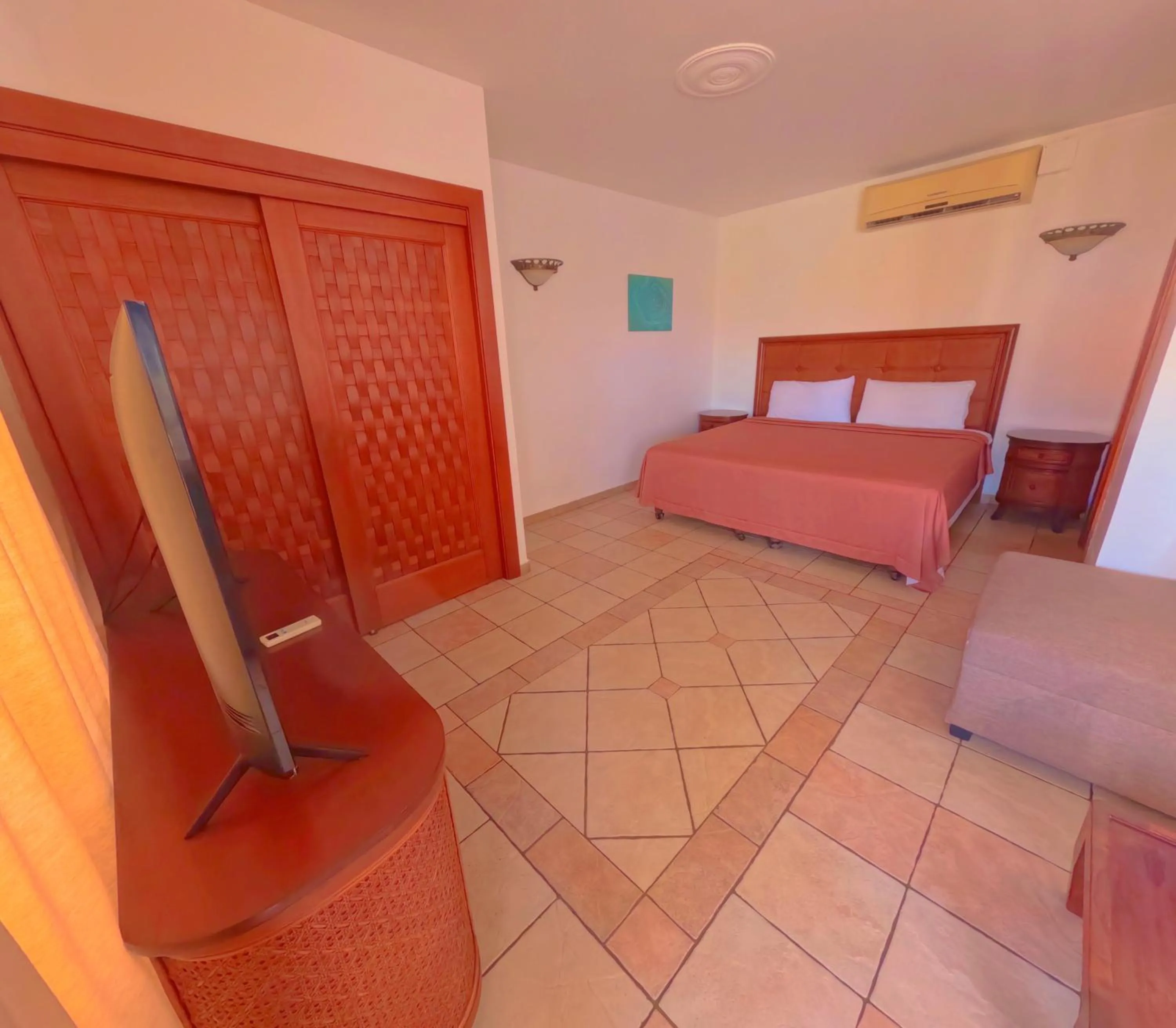 Bed in West Bay Colonial