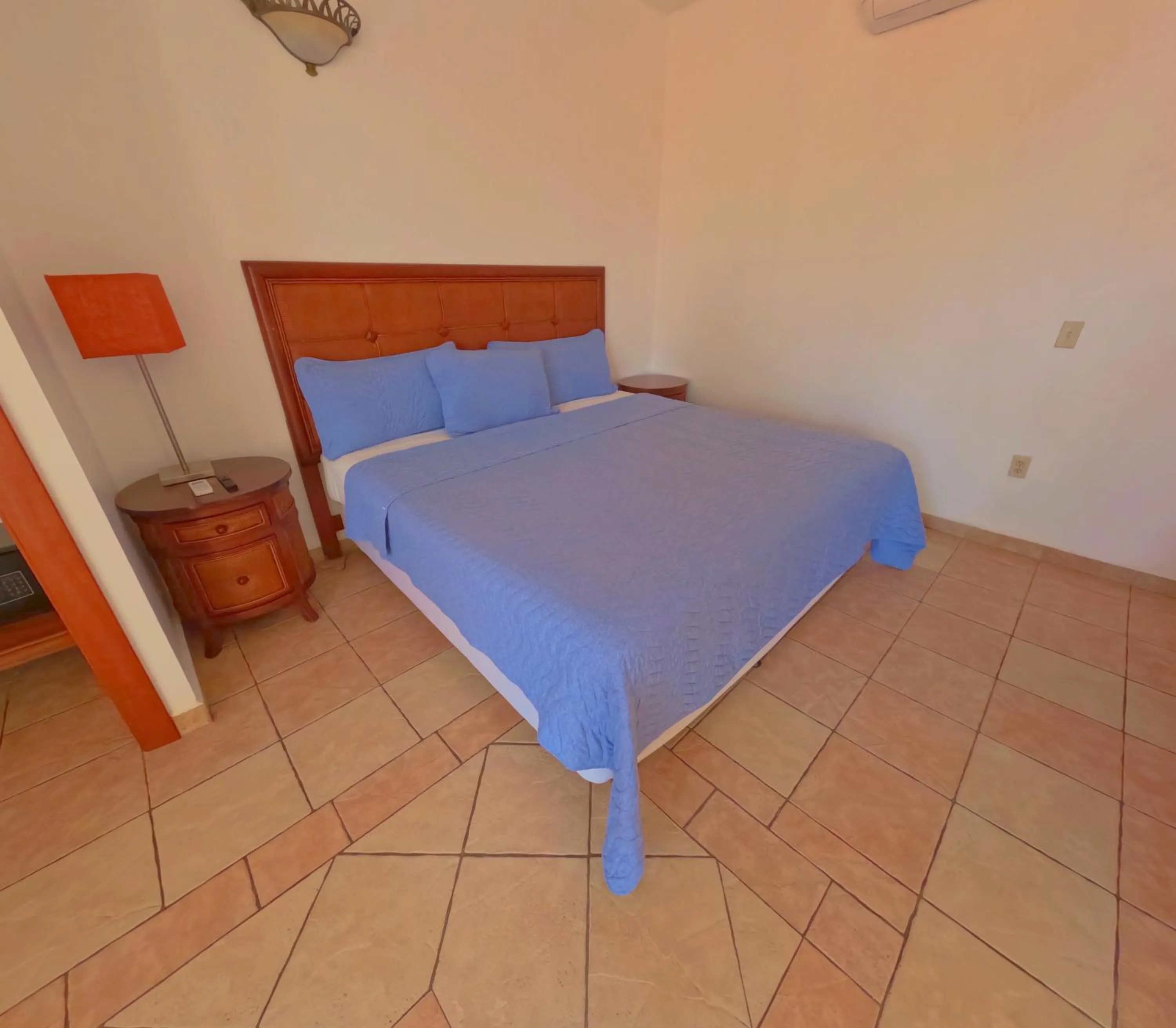 Bed in West Bay Colonial