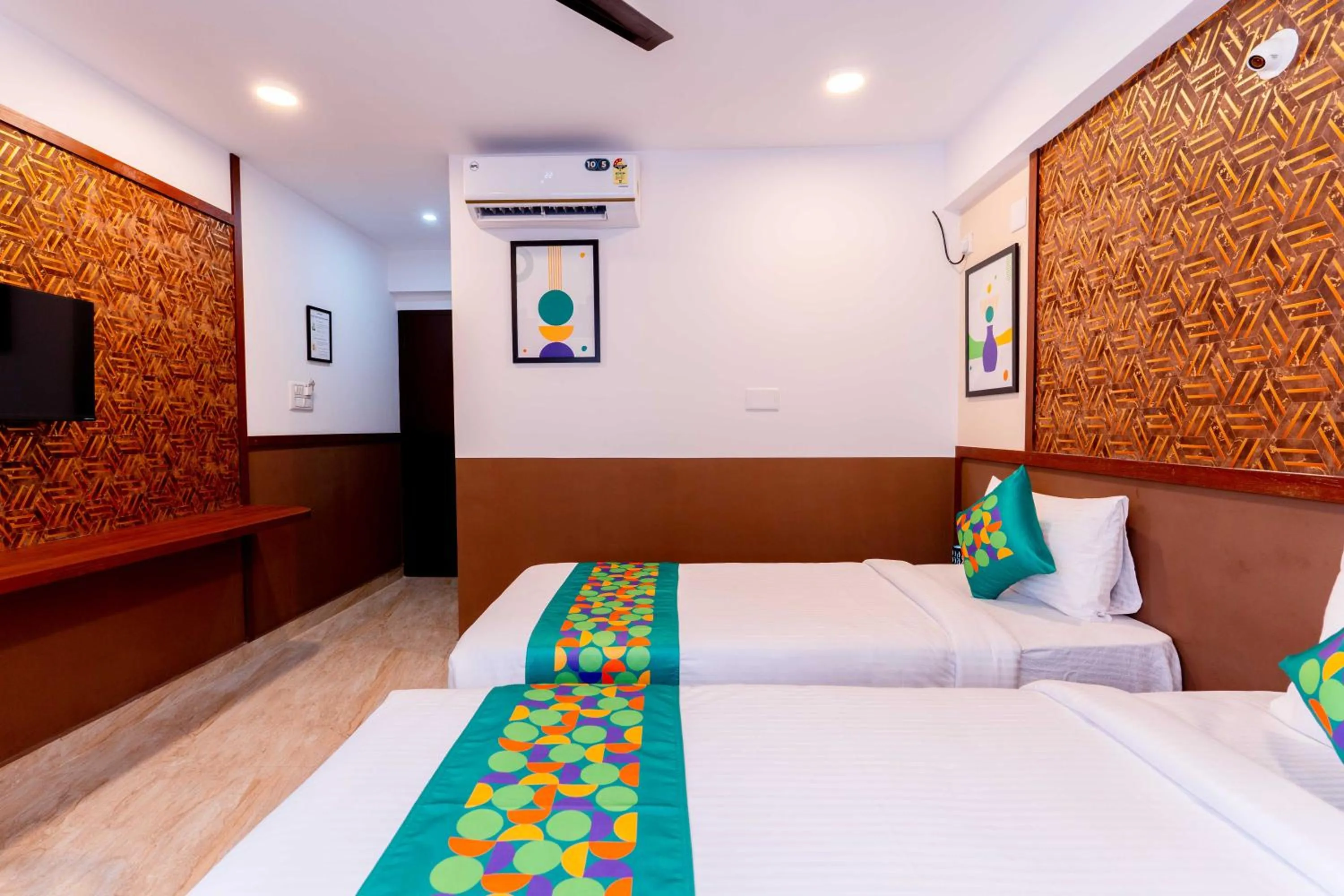 Bedroom, Bed in Treebo Emirates Suites Indiranagar