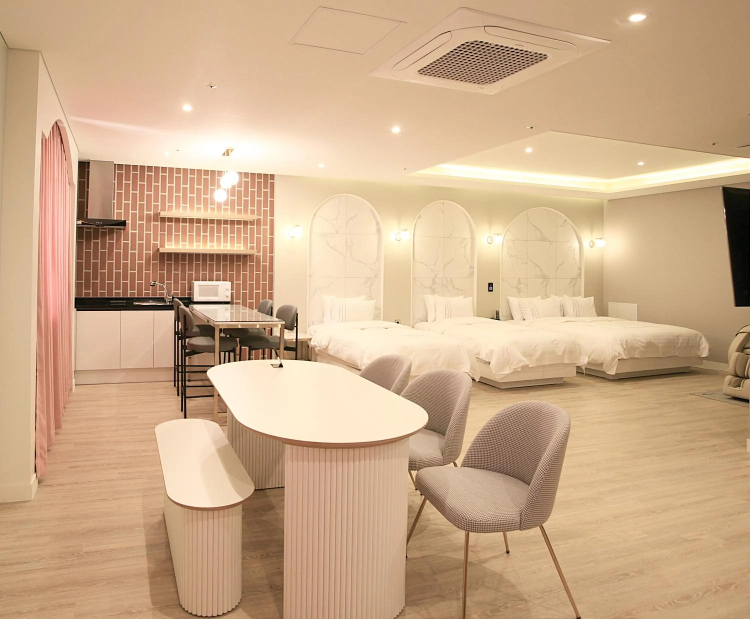 Bed in Mokpo Caltonhill Hotel