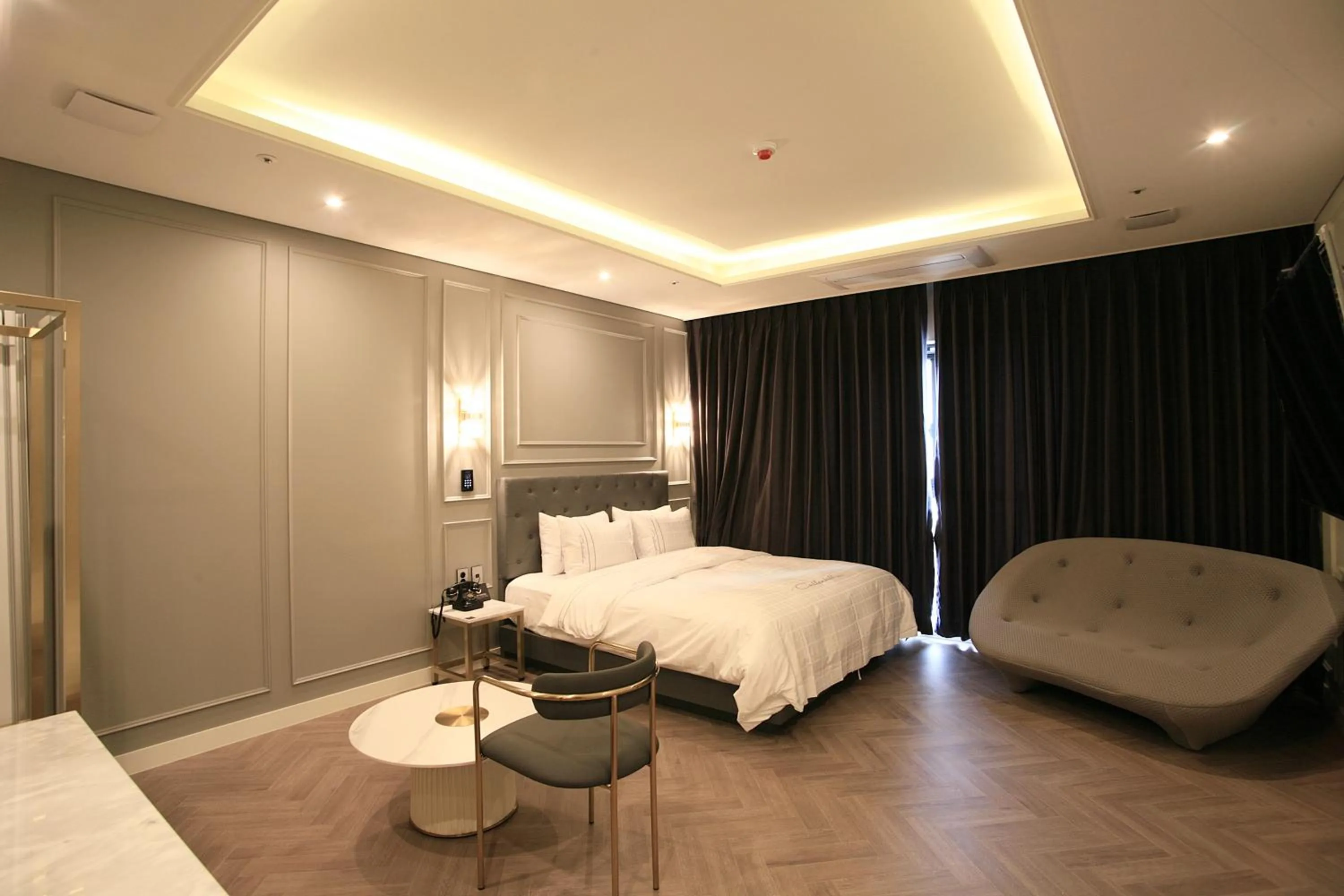 Bed in Mokpo Caltonhill Hotel