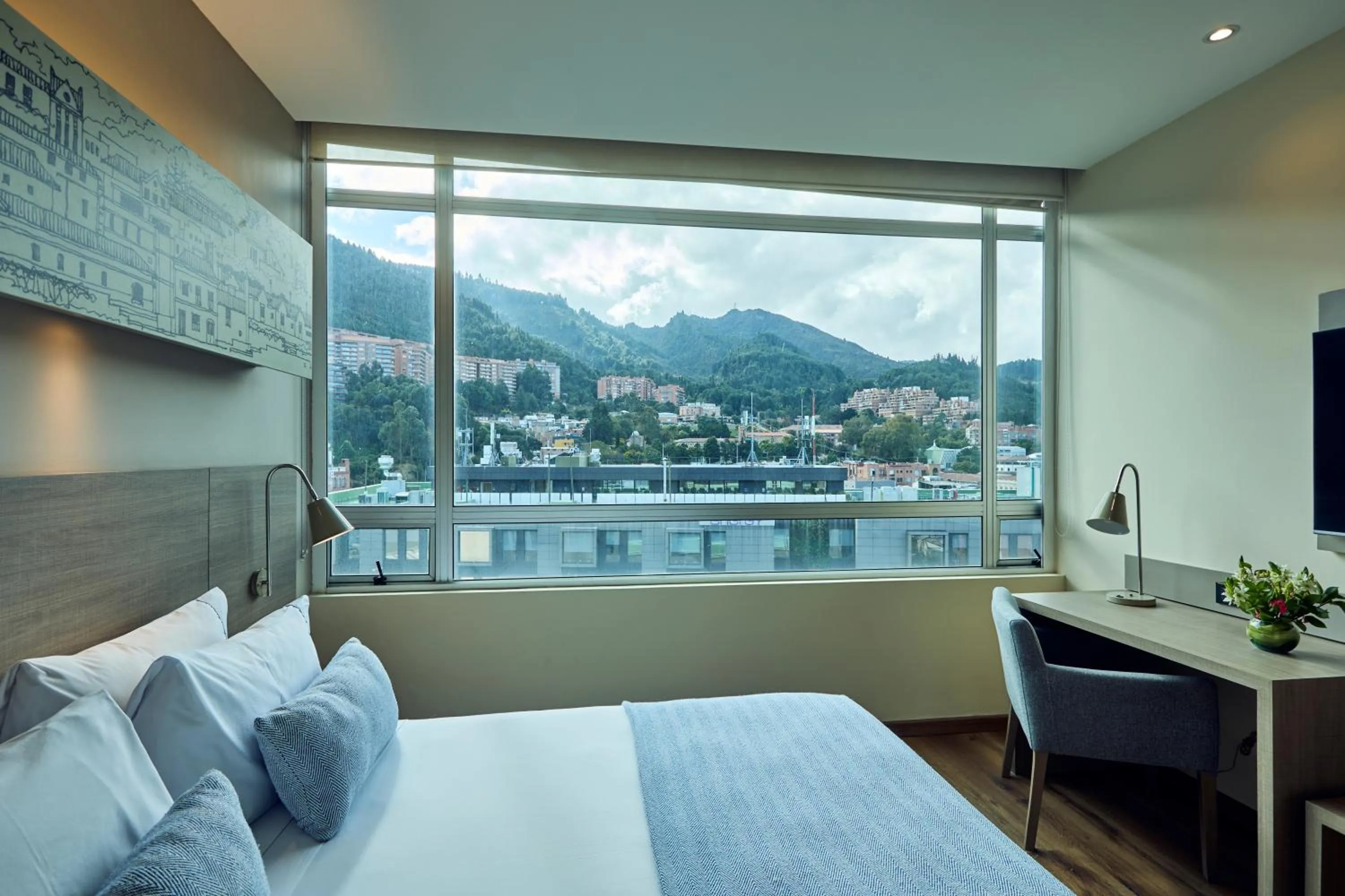 Landmark view, Bed in Hotel bh Usaquén