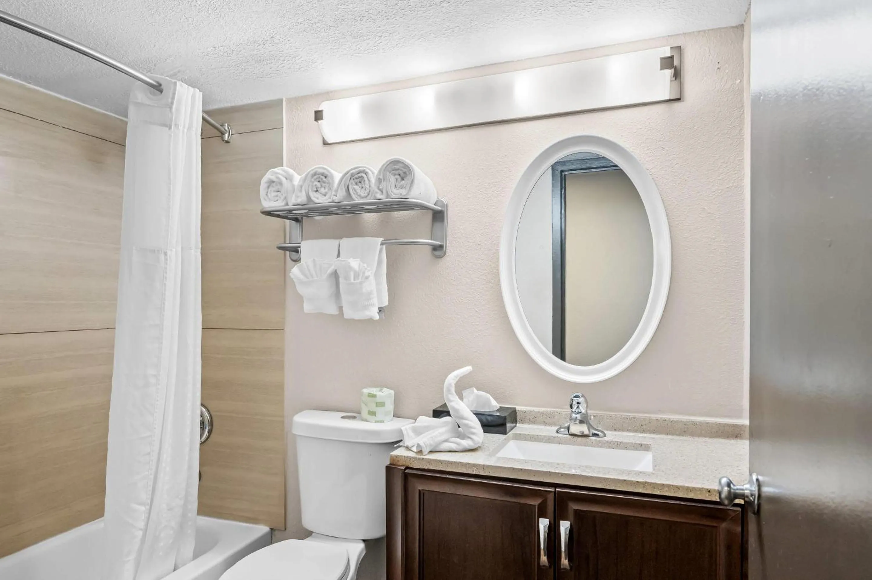 Bedroom in Quality Inn Little Rock on I-30 Near Littlerock airport