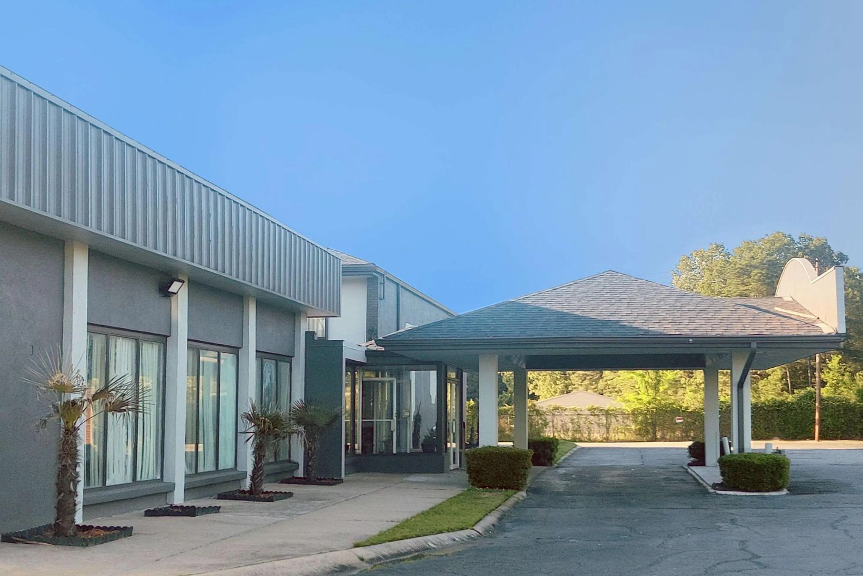 Property building in Express Inn and Suites