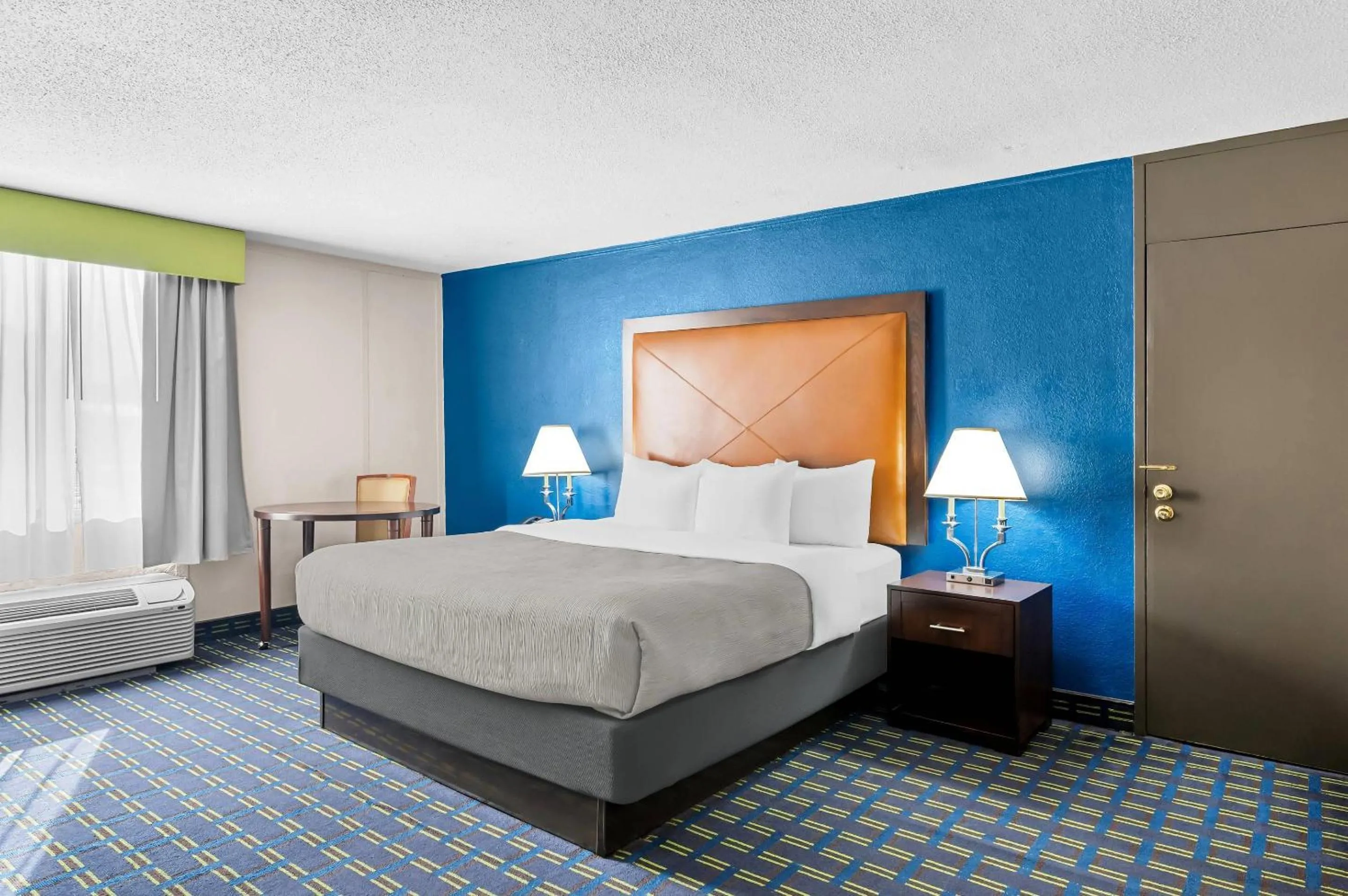 Bedroom, Bed in Quality Inn Little Rock on I-30 Near Littlerock airport