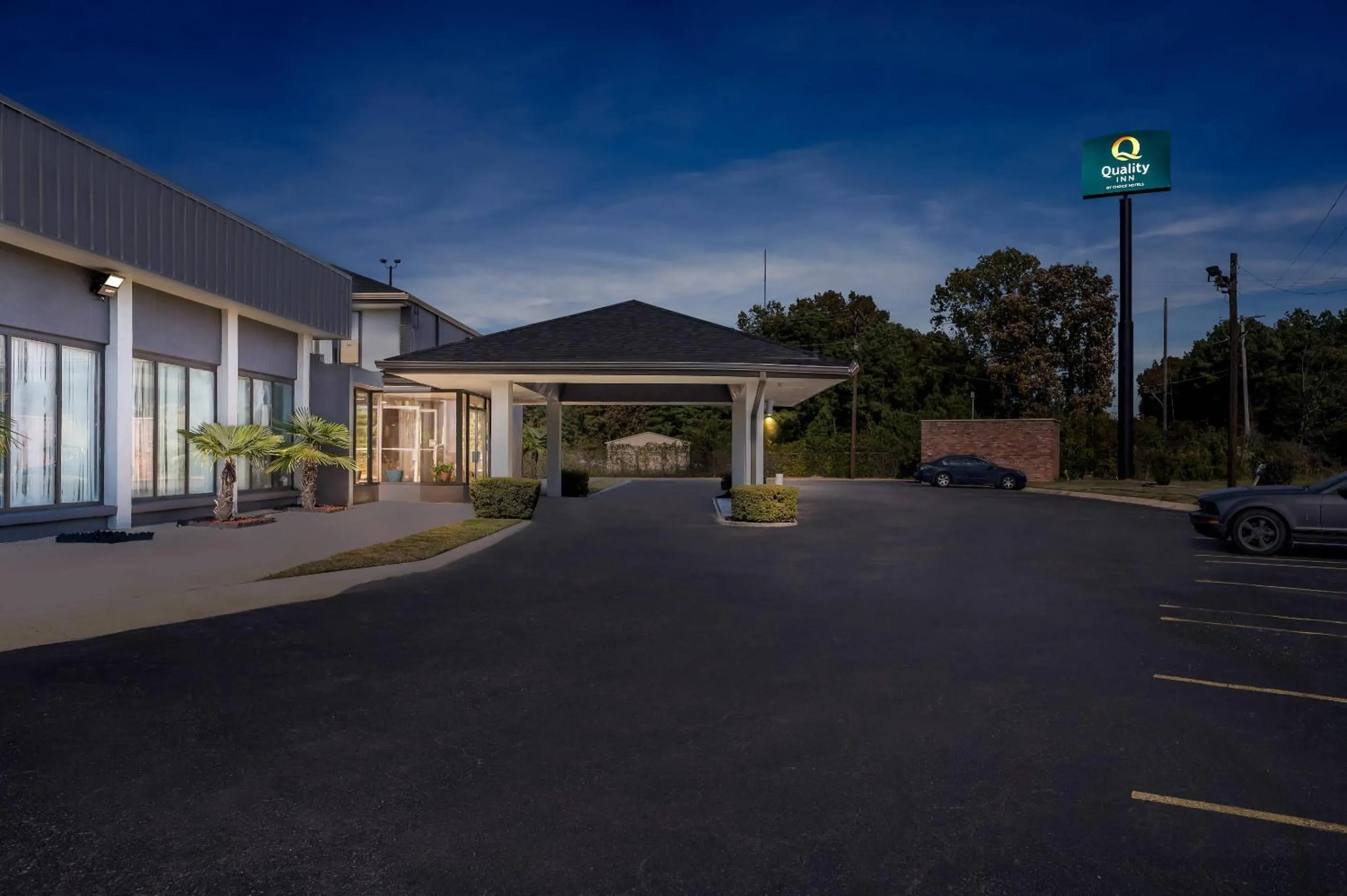 Property building in Quality Inn Little Rock on I-30 Near Littlerock airport