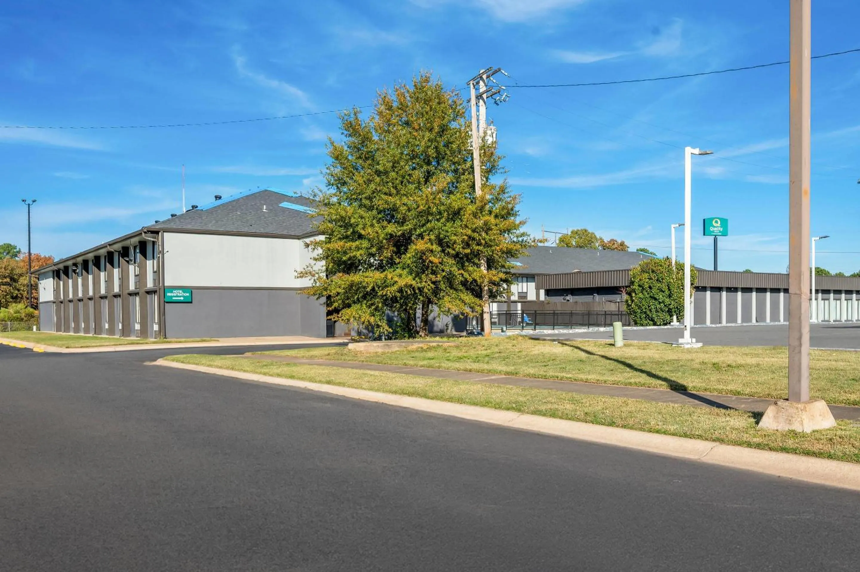 Property building in Quality Inn Little Rock on I-30 Near Littlerock airport
