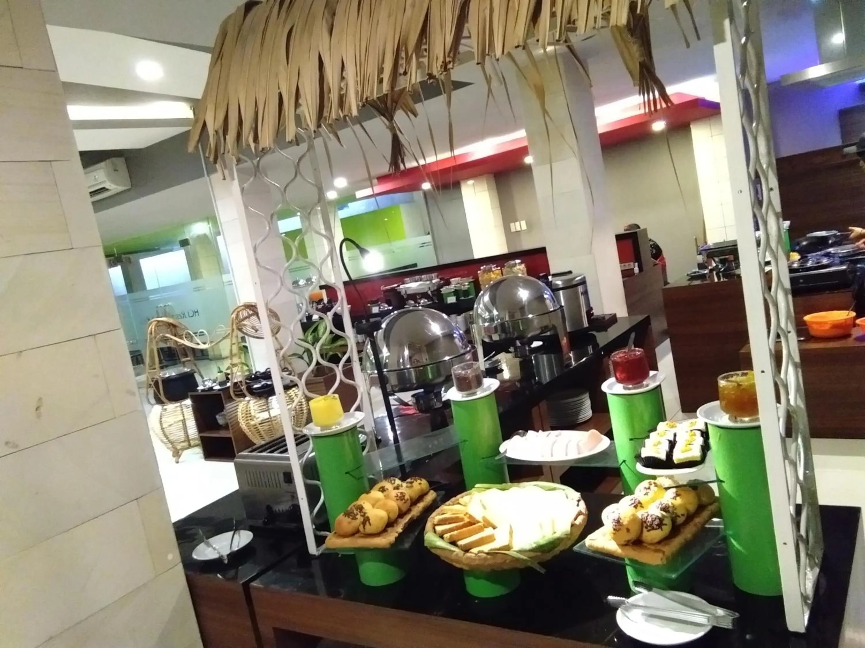 Restaurant/places to eat in Hotel Candi Indah Akpol Semarang