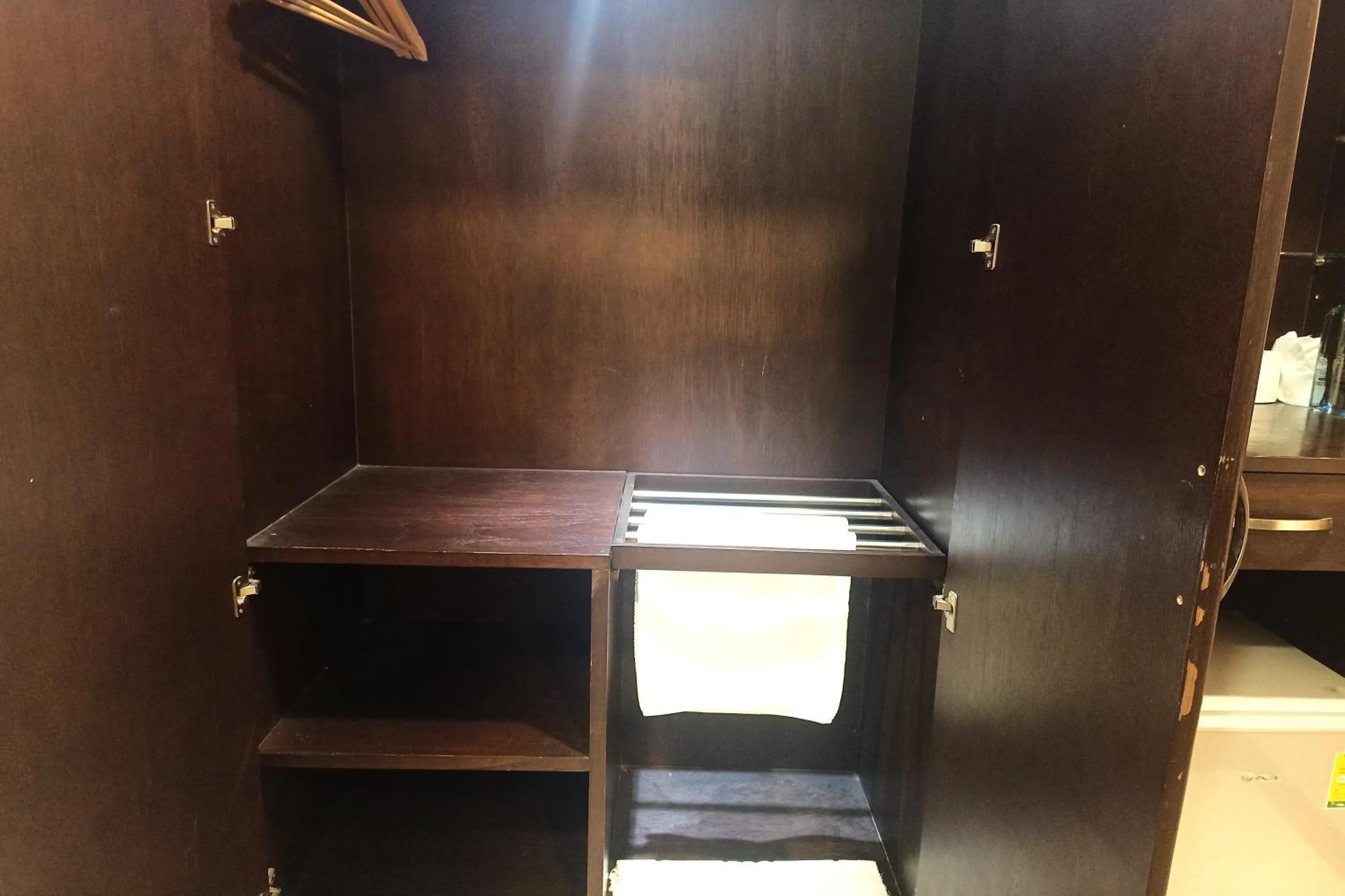 wardrobe in Smile Place Hotel Chiang Rai