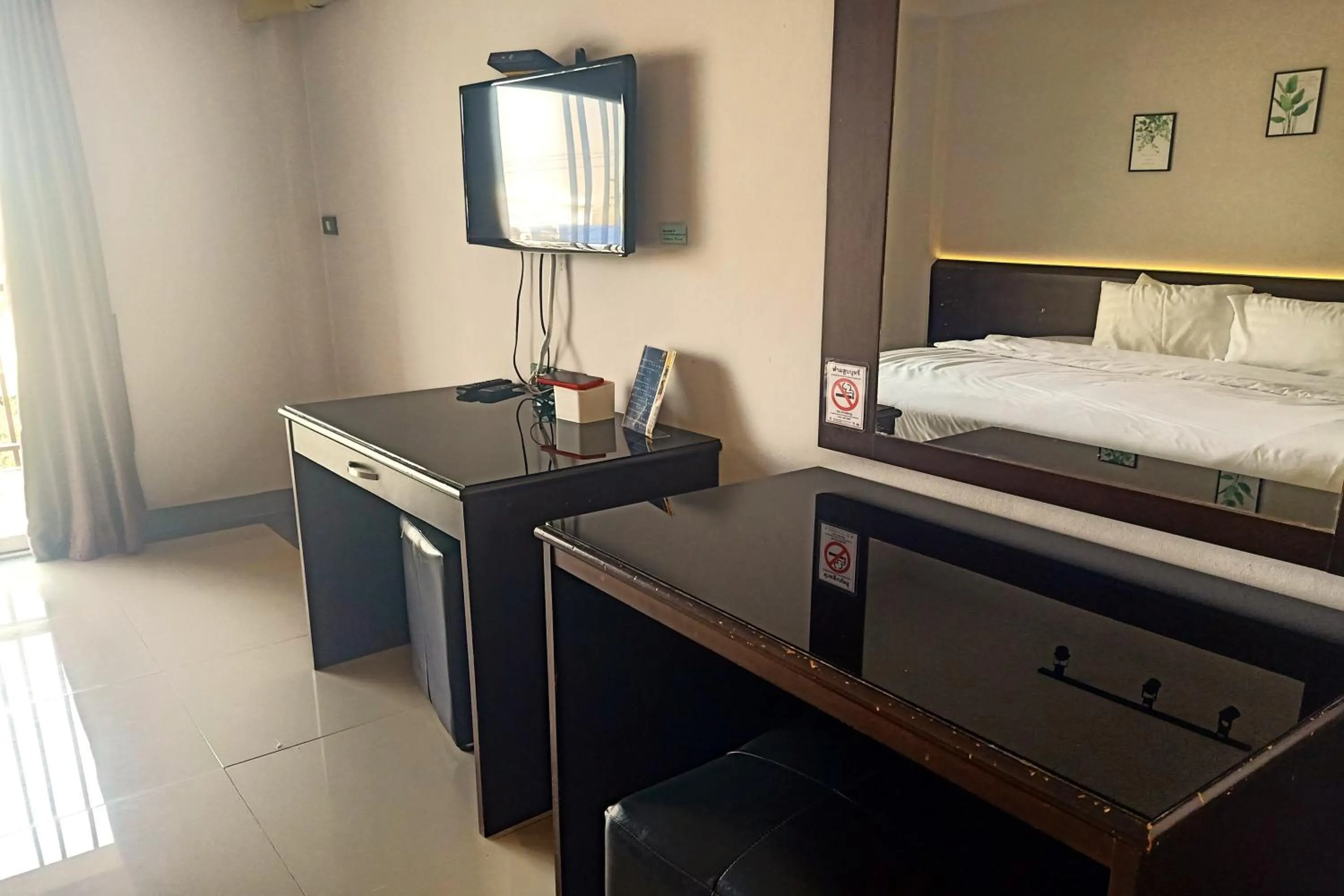 TV and multimedia, Bed in Smile Place Hotel Chiang Rai