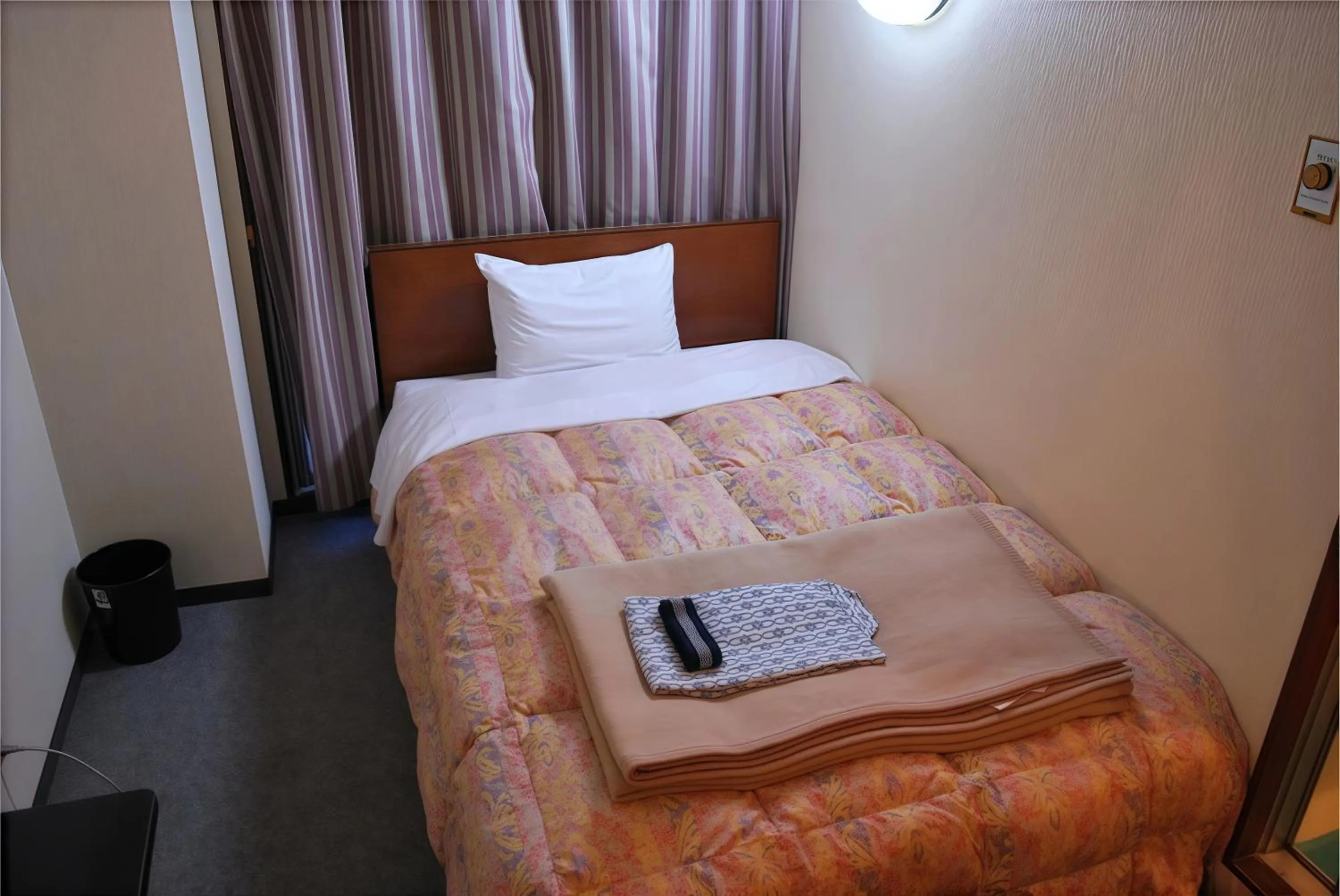 Bed in Business Hotel Nakayama