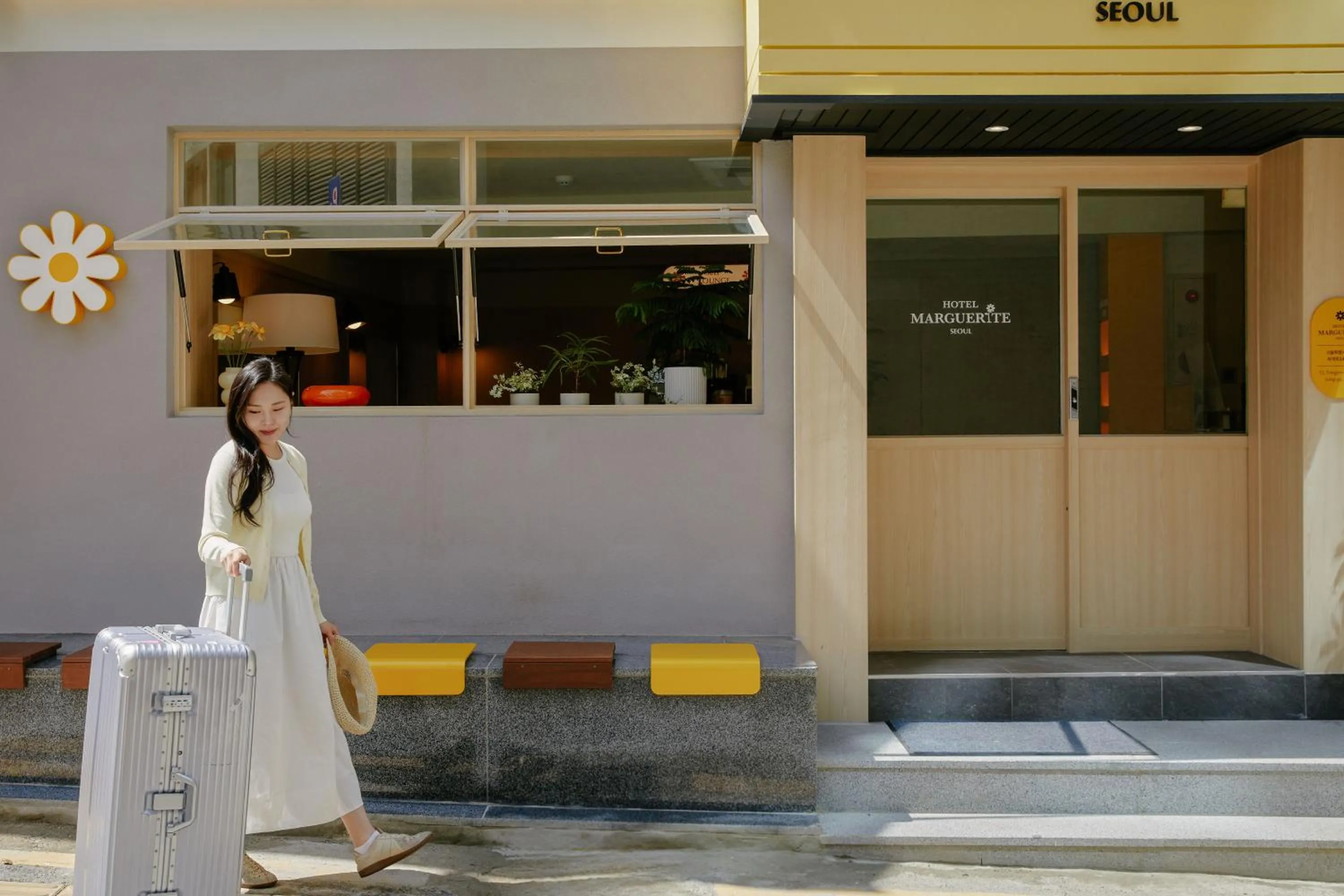 Facade/entrance in Myeongdong Guesthouse Como