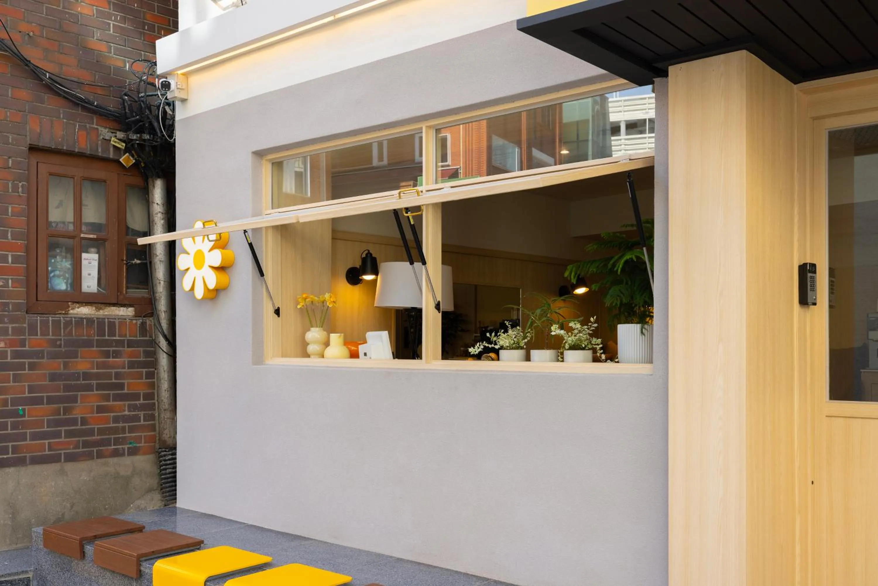 Facade/entrance in Myeongdong Guesthouse Como