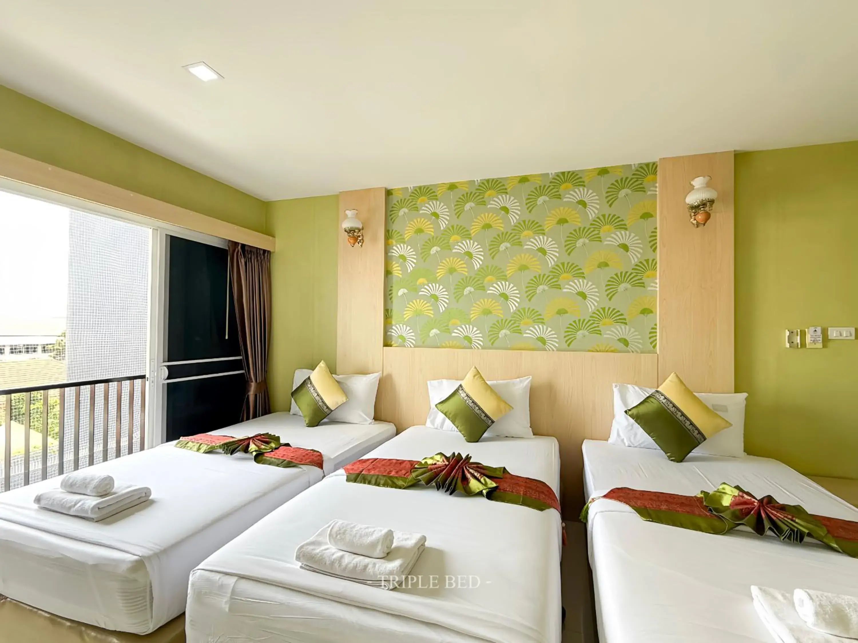 Triple Room in Family Hotel Khon Kaen - แฟมิลี่ โฮเทล ขอนแก่น Triple Room in Family Hotel Khon Kaen - แฟมิลี่ โฮเทล ขอนแก่น