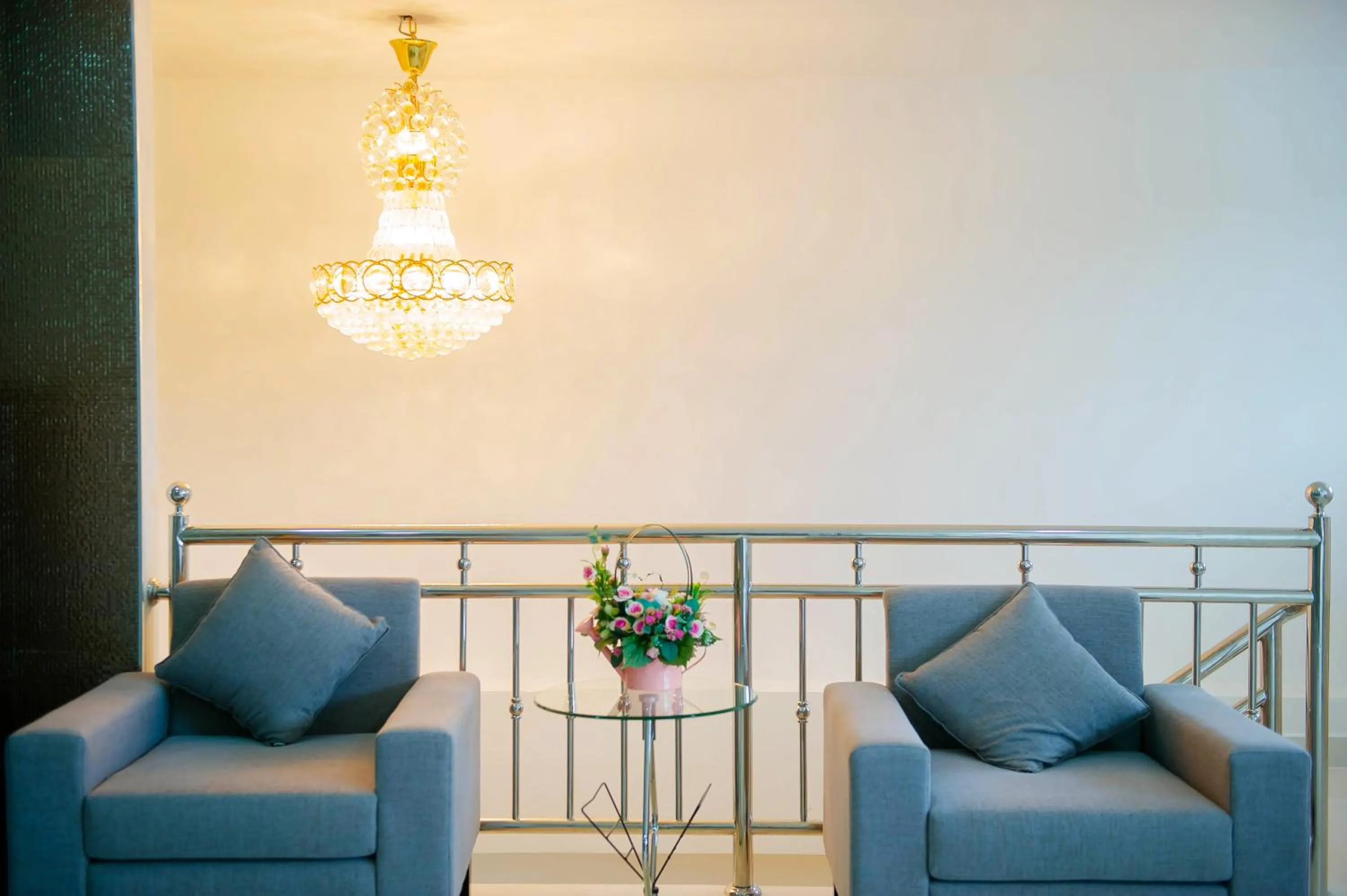 Communal lounge/ TV room in Family Hotel Khon Kaen - แฟมิลี่ โฮเทล ขอนแก่น