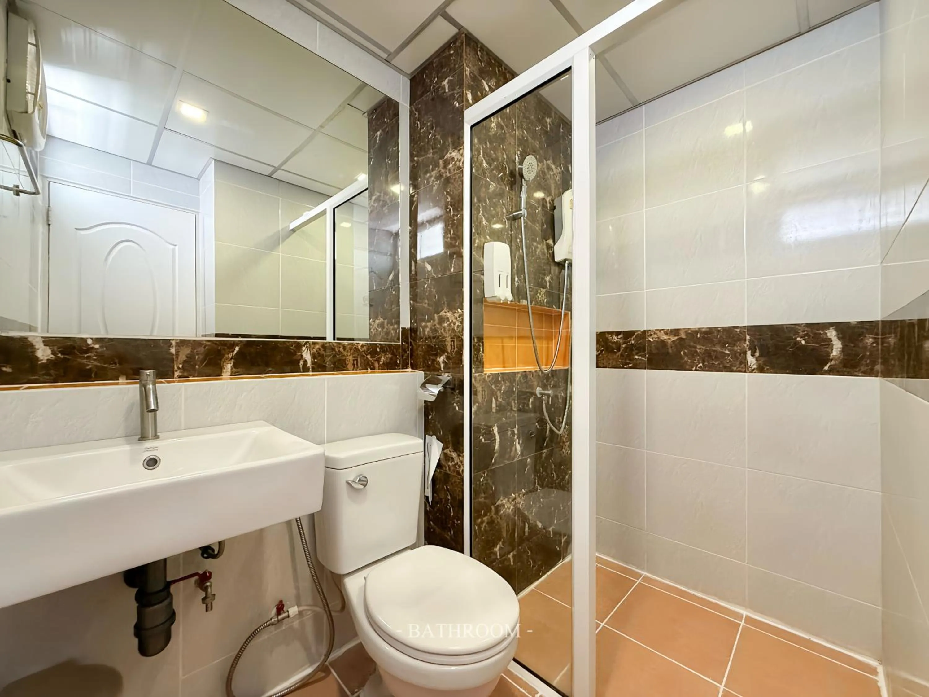 Bathroom in Family Hotel Khon Kaen - แฟมิลี่ โฮเทล ขอนแก่น