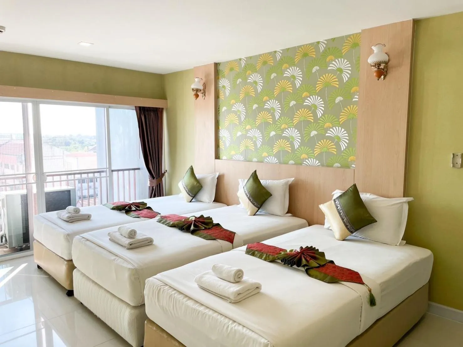 Deluxe Triple Room in Family Hotel