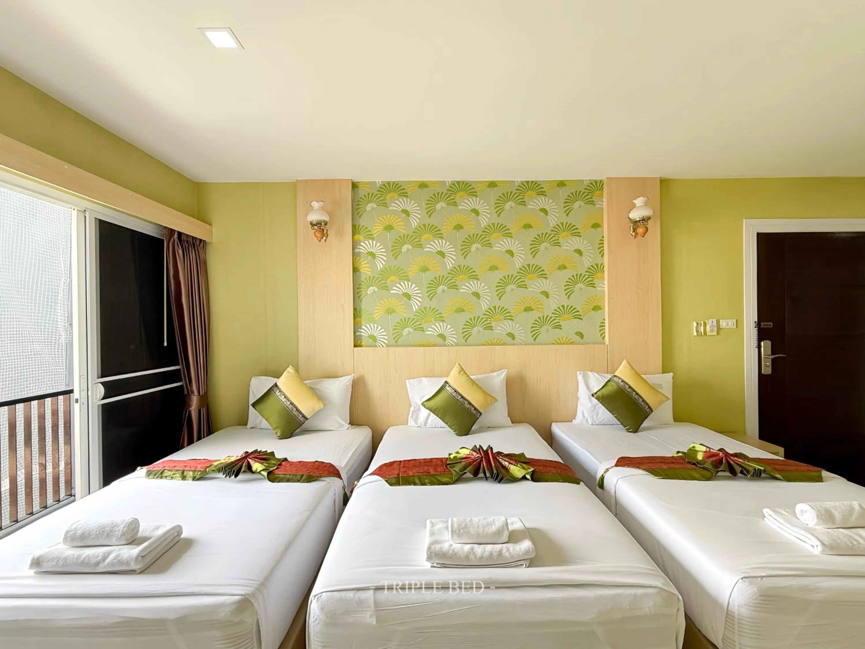 Bedroom, Bed in Family Hotel Khon Kaen - แฟมิลี่ โฮเทล ขอนแก่น