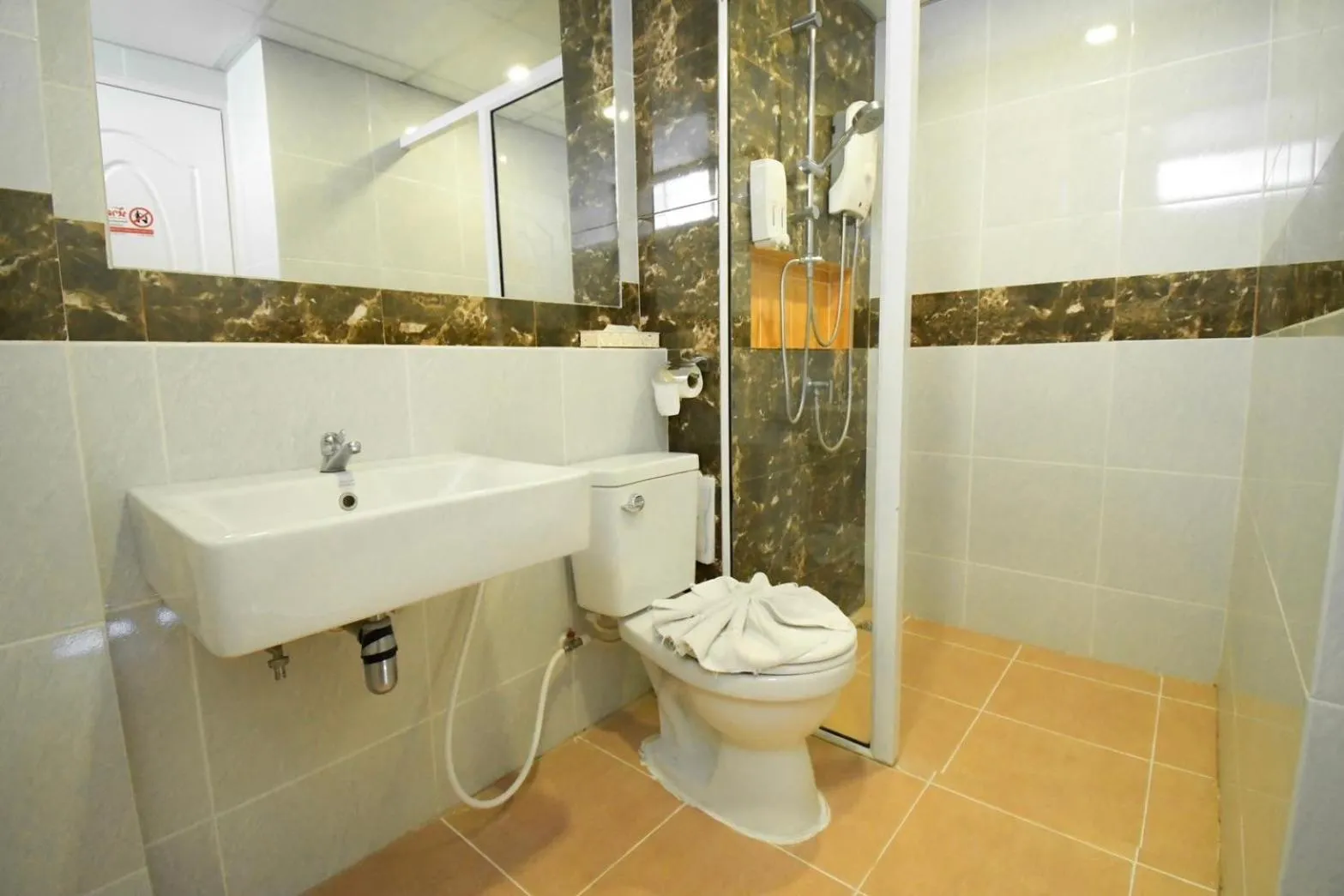 Bathroom in Family Hotel Khon Kaen - แฟมิลี่ โฮเทล ขอนแก่น