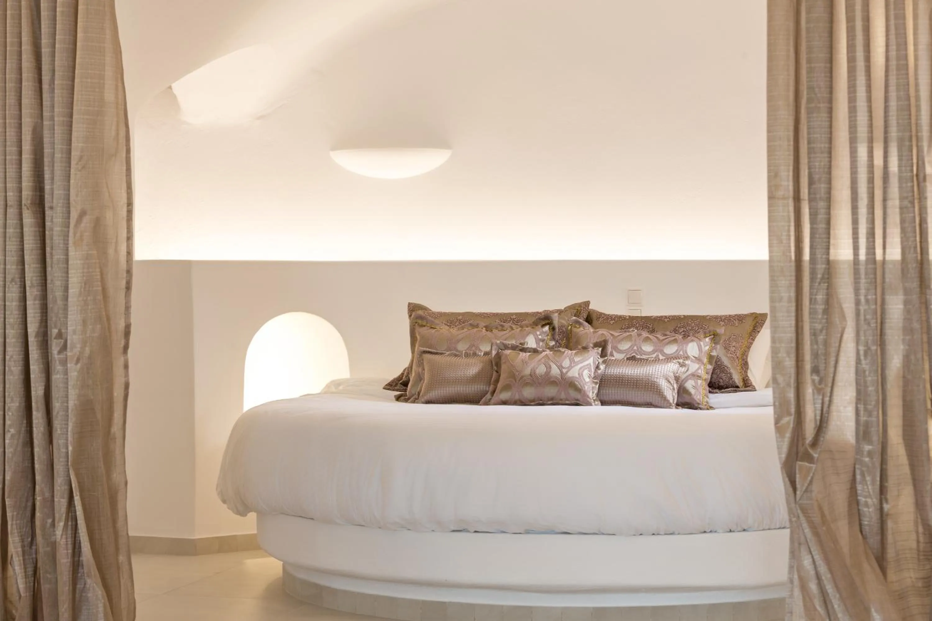 Bed in Amber Light Villas