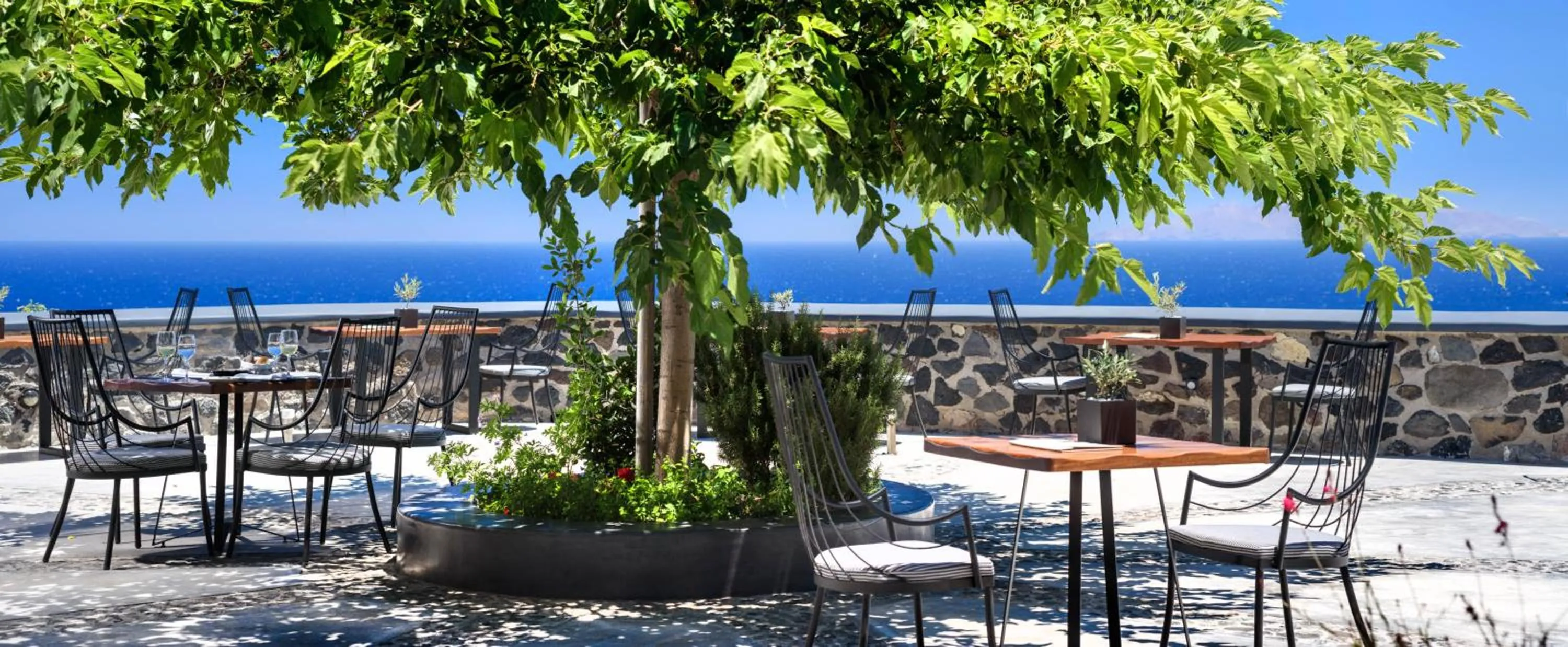 Restaurant/places to eat in Amber Light Villas