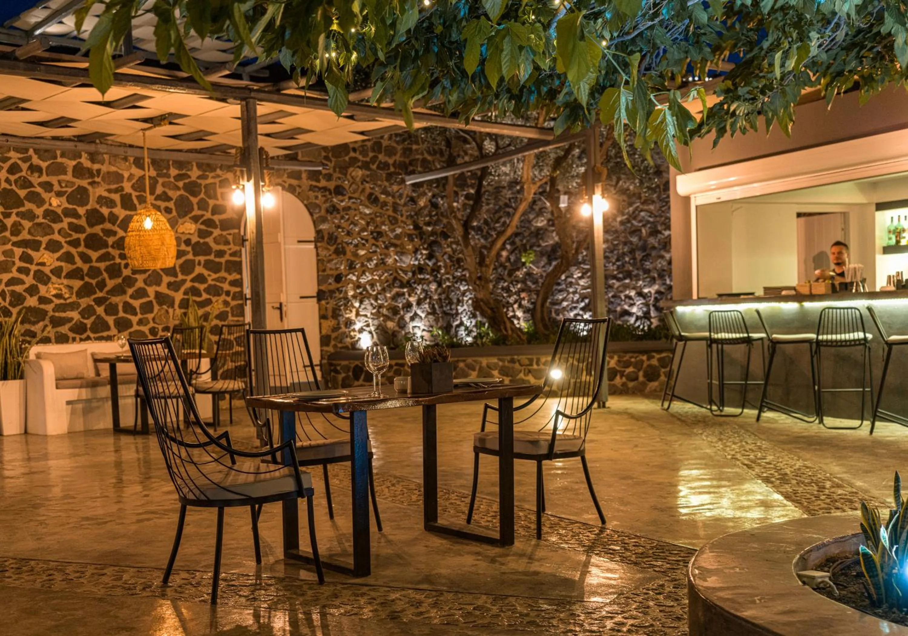 Restaurant/places to eat in Amber Light Villas