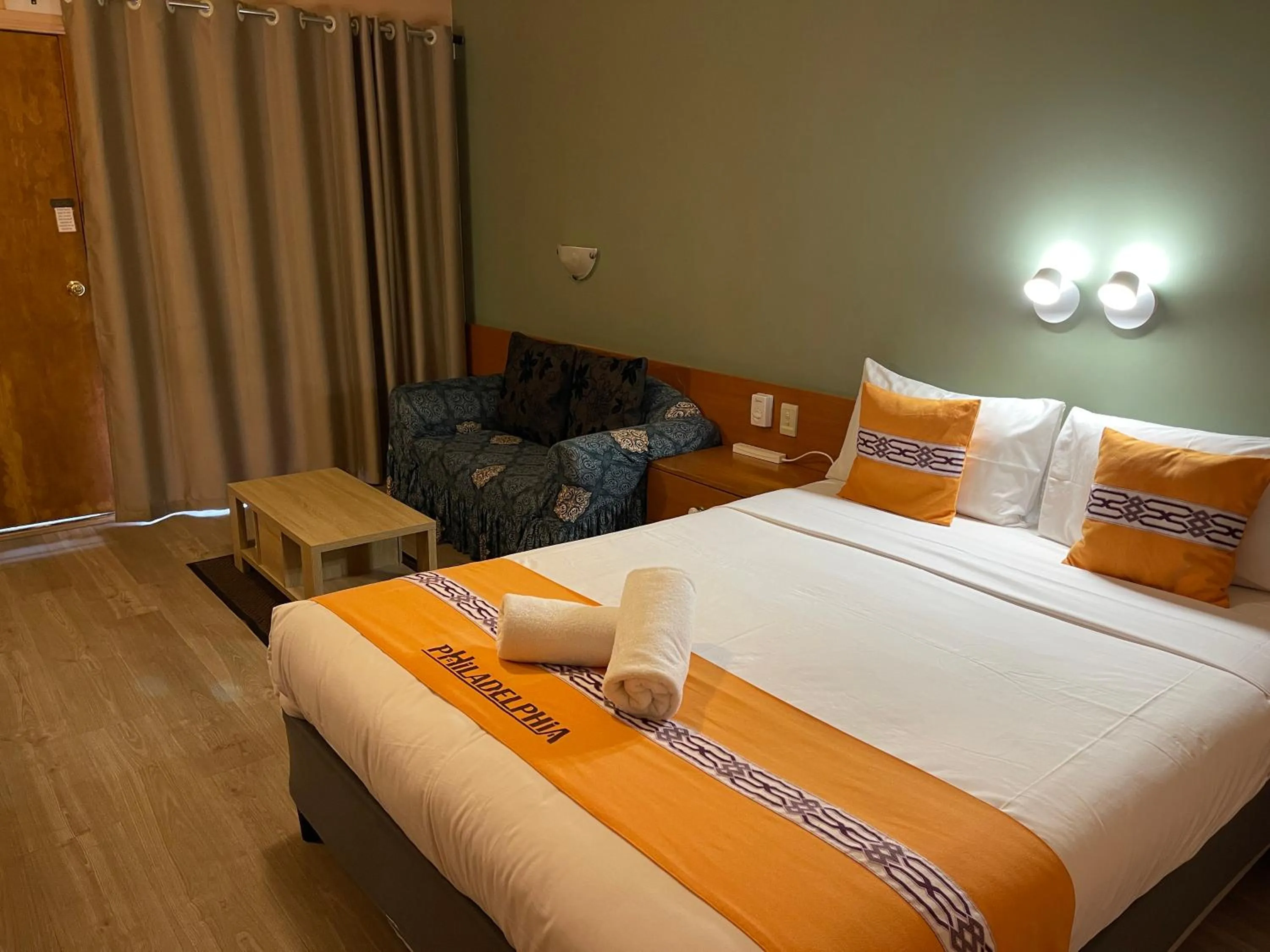 Photo of the whole room, Bed in Philadelphia Motor Inn