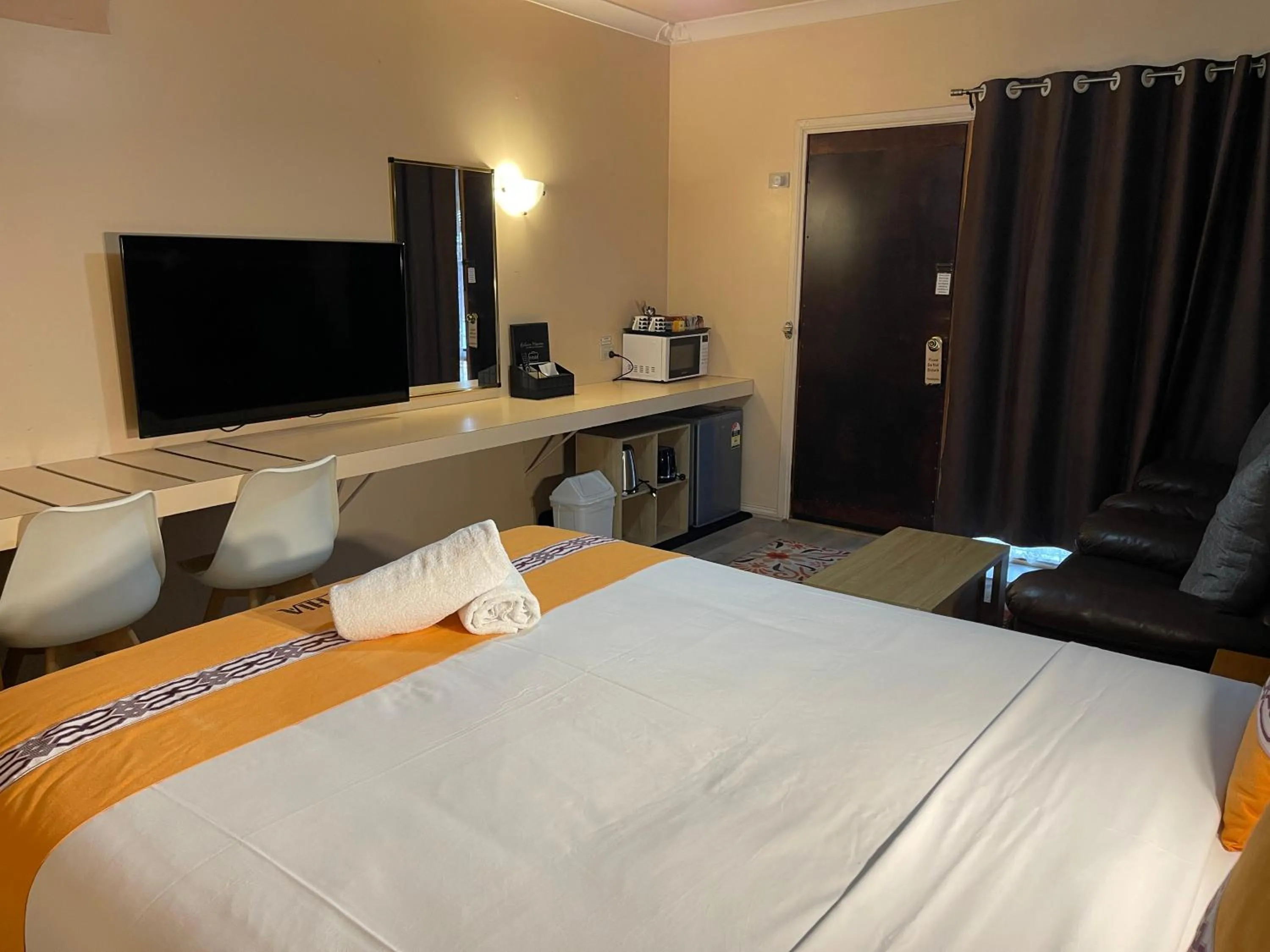 Photo of the whole room, Bed in Philadelphia Motor Inn