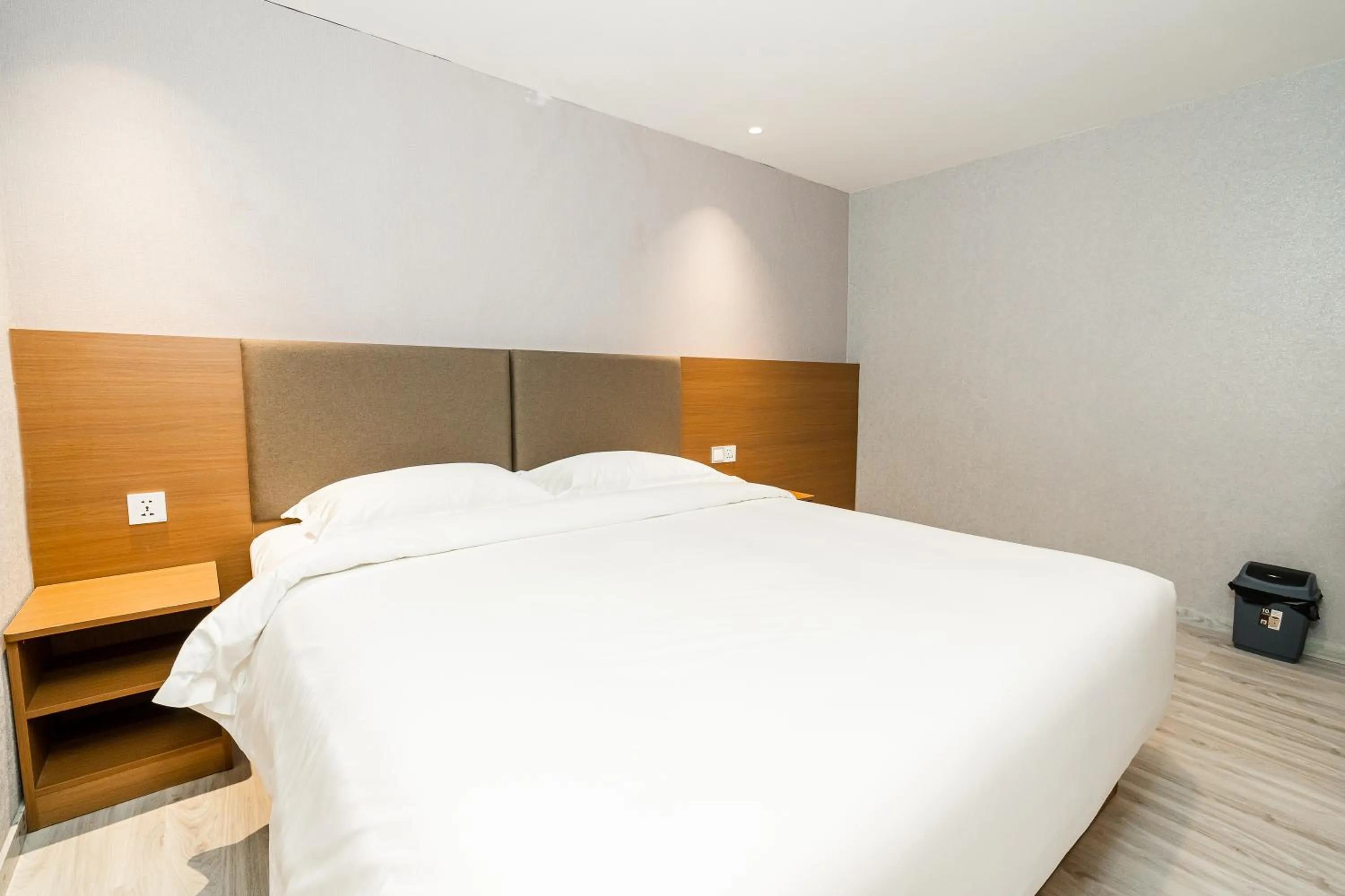 Bed in Aurea Delight Hotel