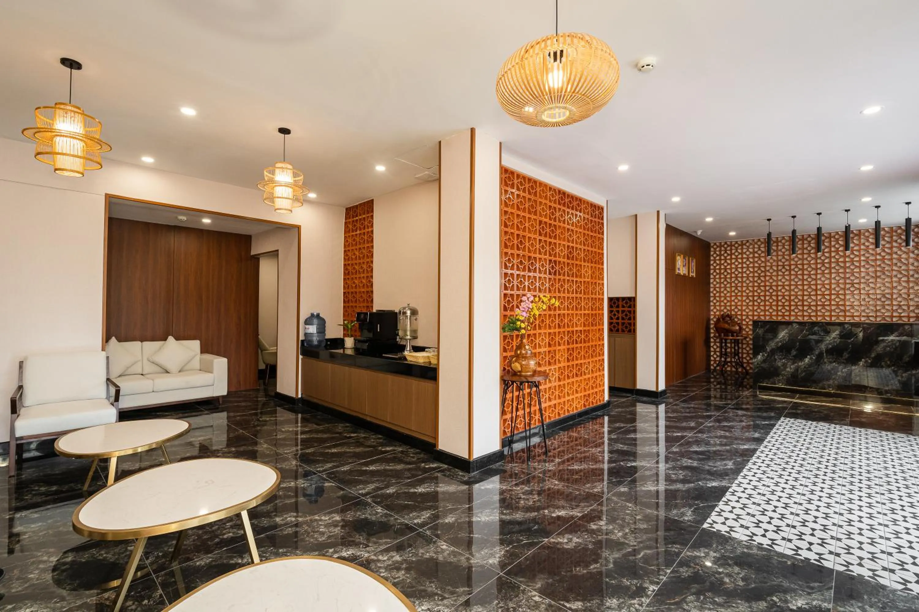 Lobby or reception in Aurea Delight Hotel