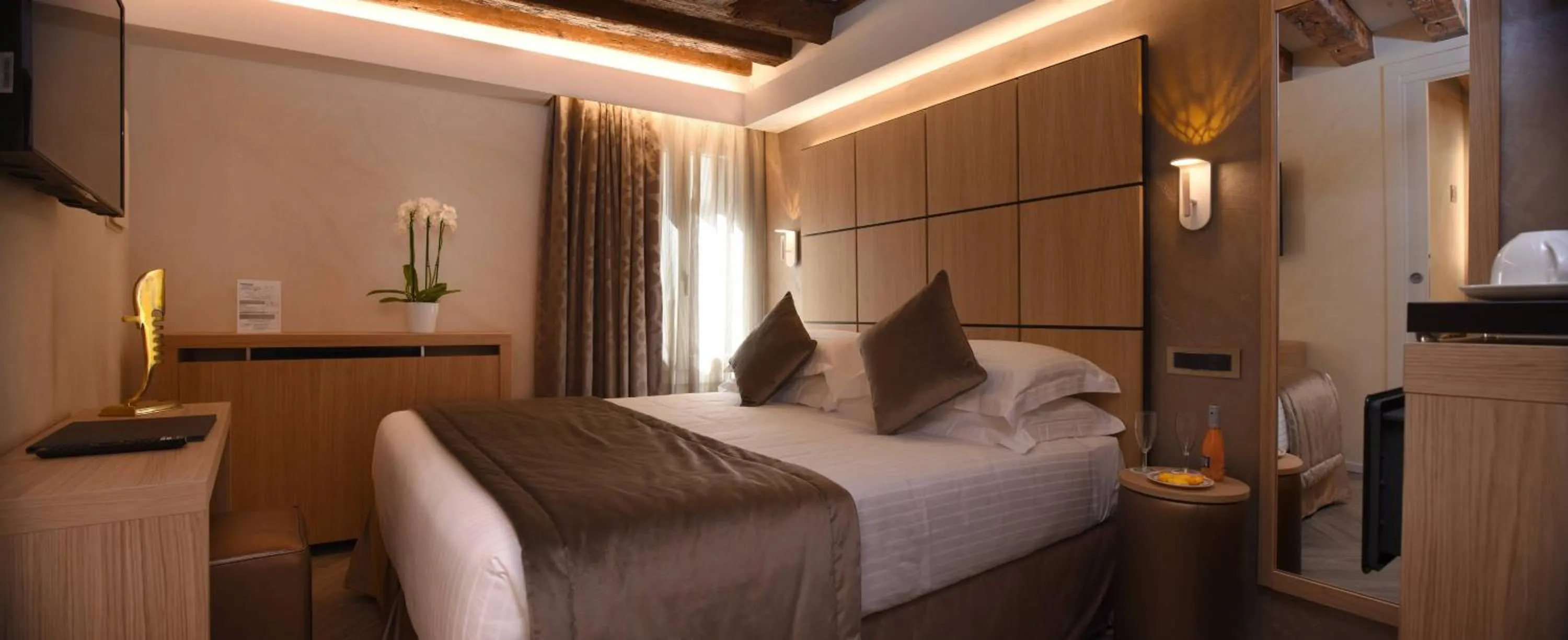 Bedroom, Bed in Rosa Salva Hotel