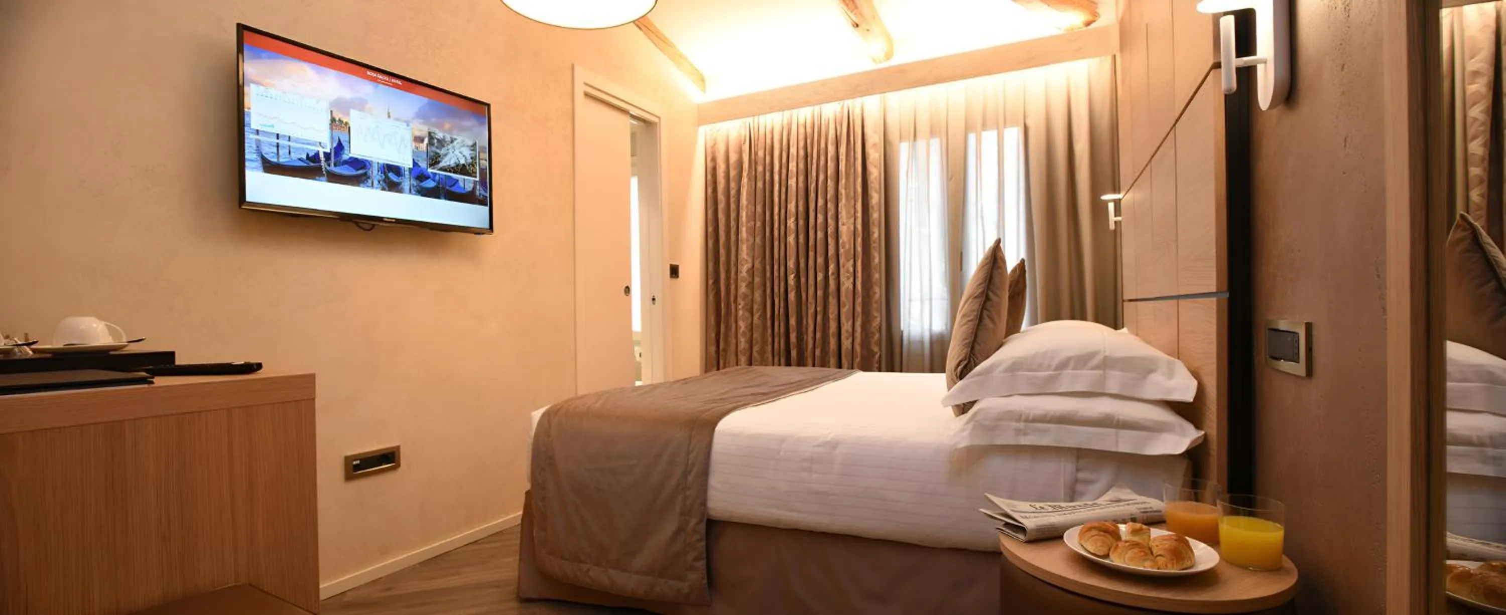 Bedroom, Bed in Rosa Salva Hotel