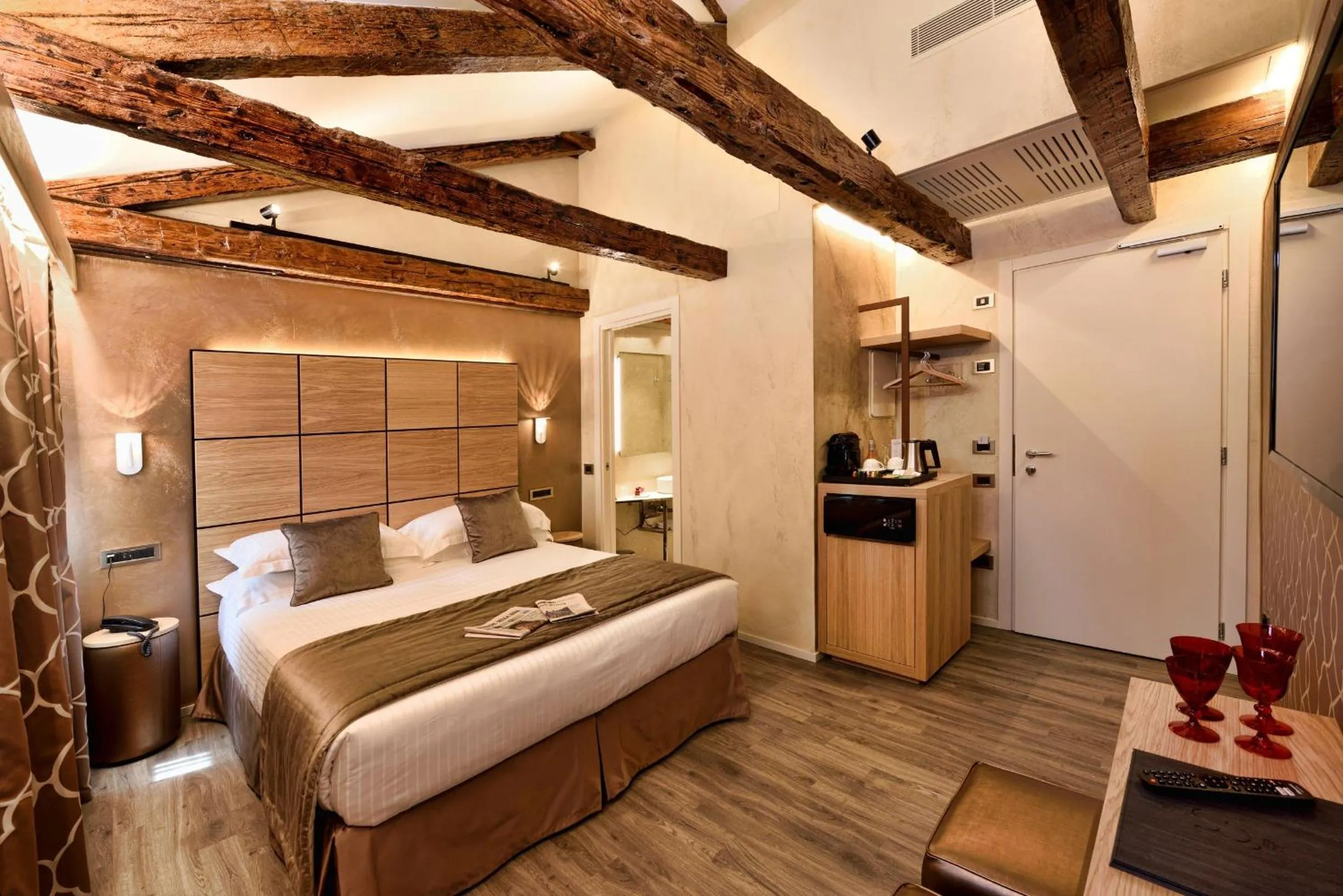 Bedroom, Bed in Rosa Salva Hotel