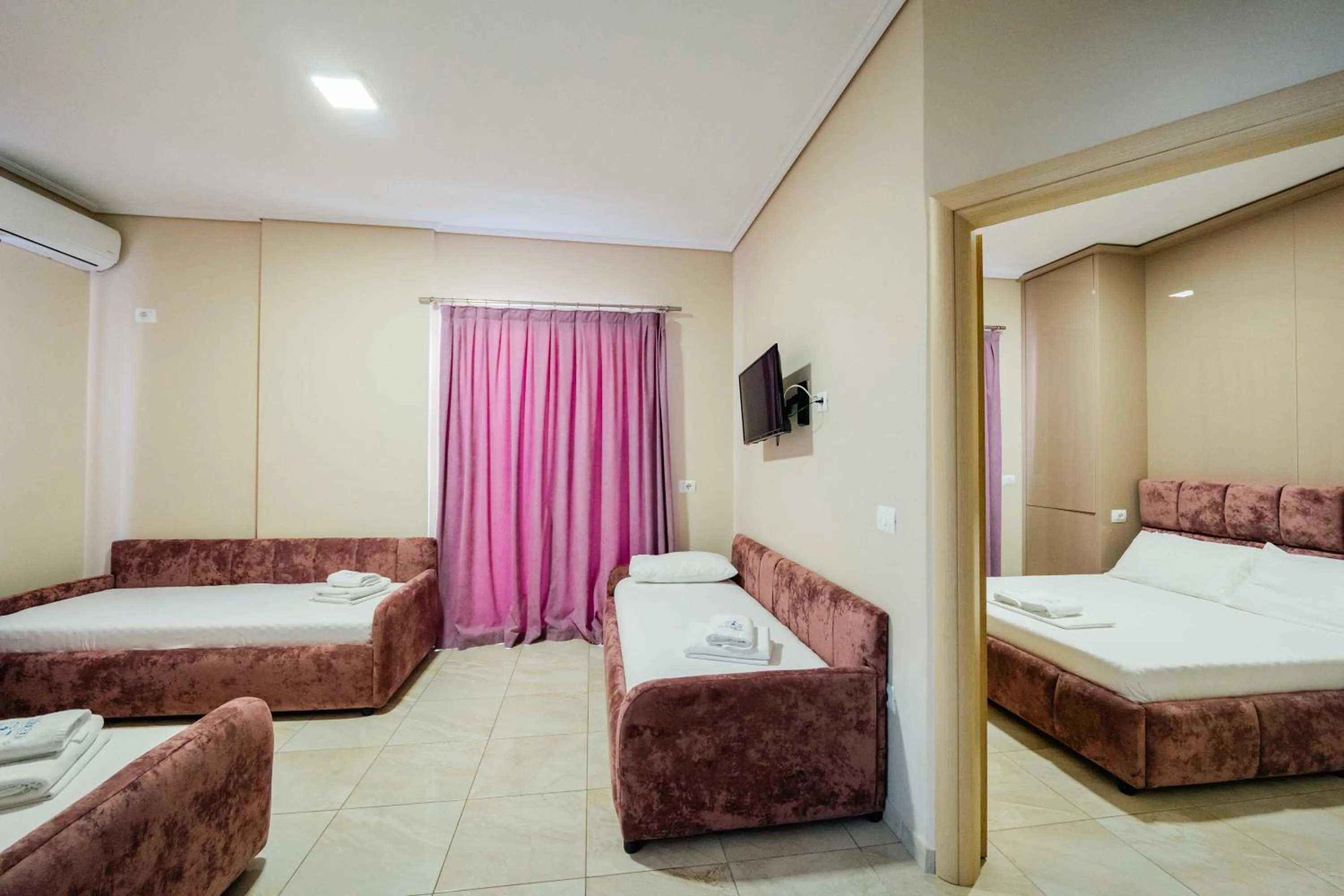 Photo of the whole room, Bed in Vila e Bardhe Butique Hotel