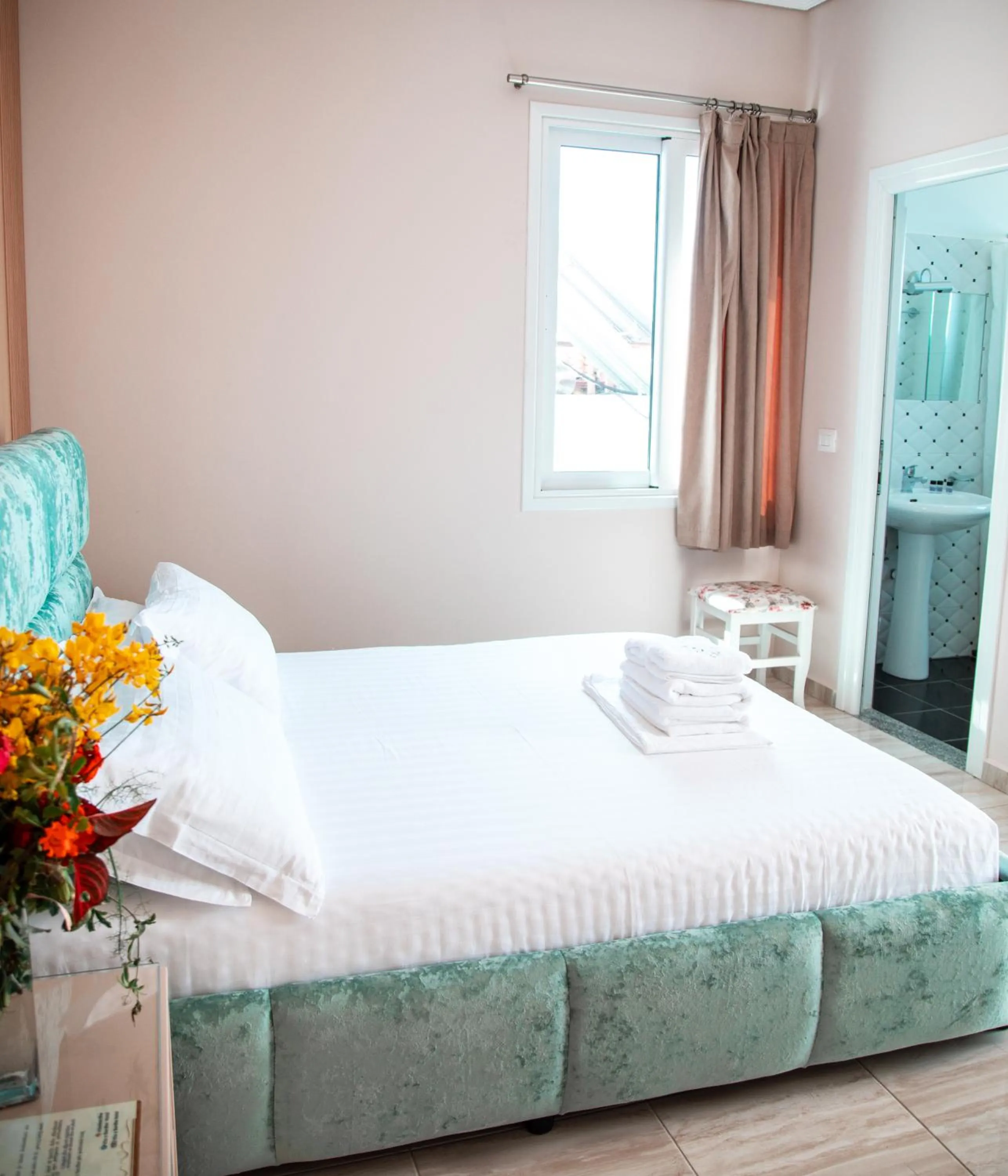 Photo of the whole room, Bed in Vila e Bardhe Butique Hotel