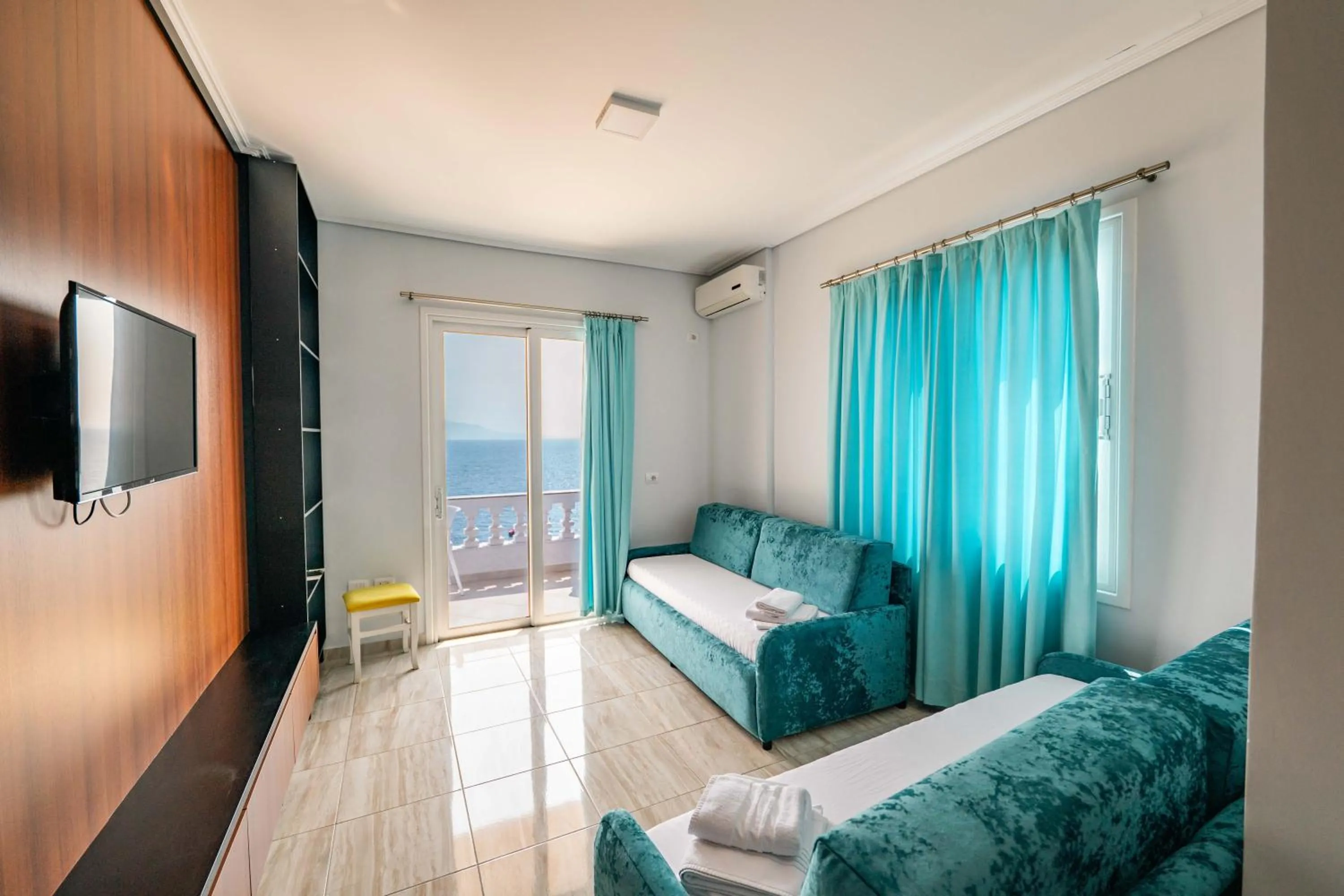 Living room, Bed in Vila e Bardhe Butique Hotel