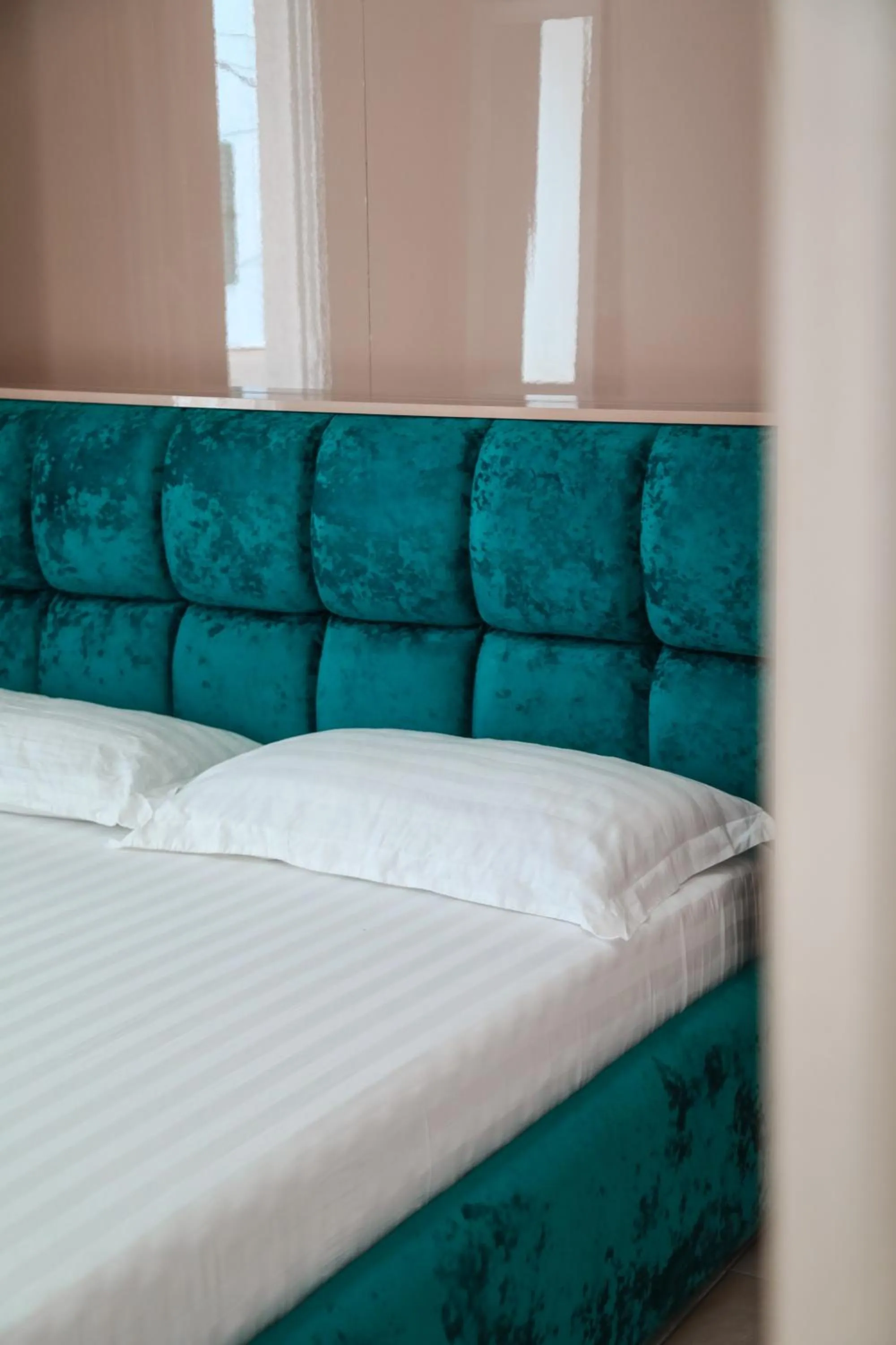 Bed in Vila e Bardhe Butique Hotel