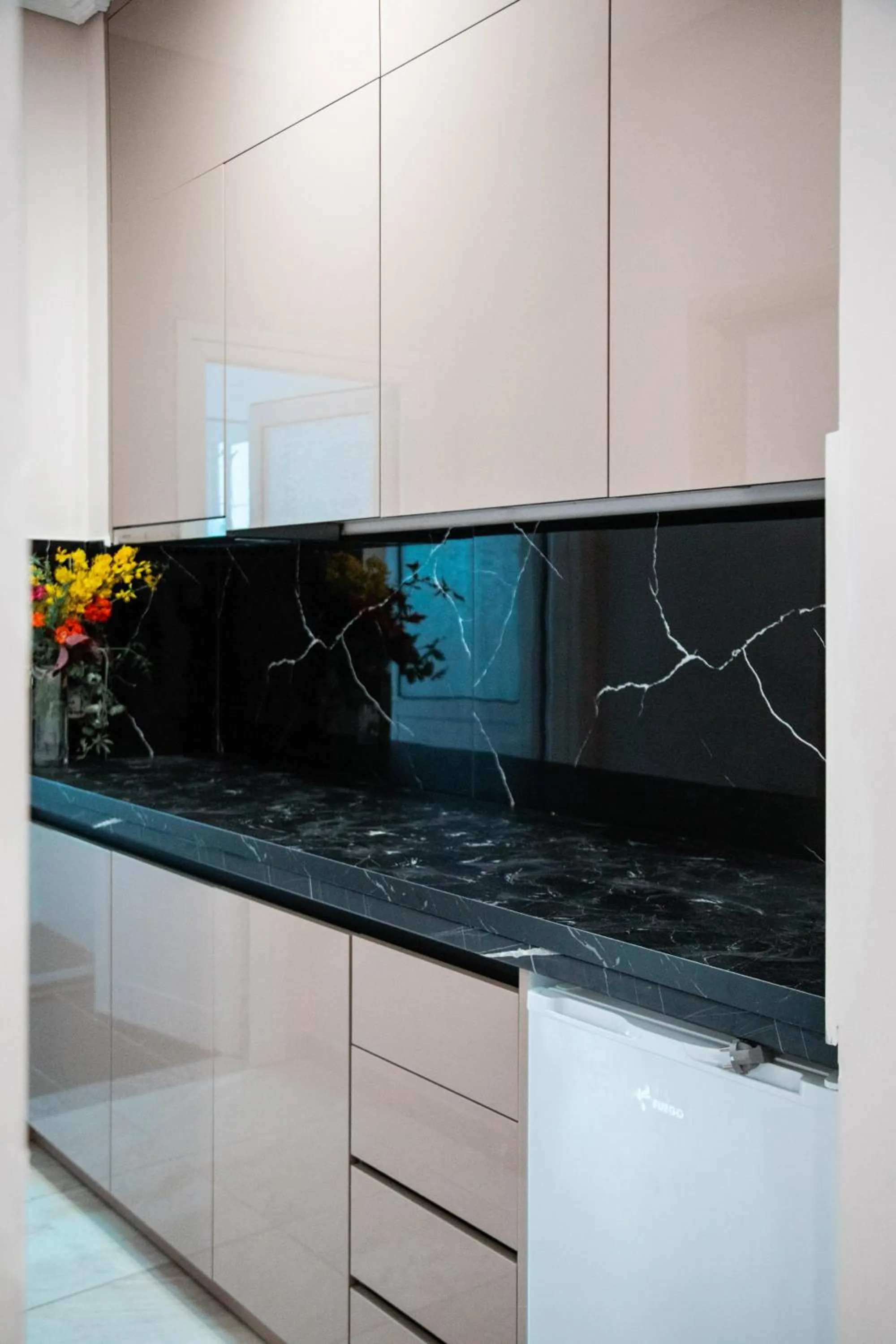 Kitchen or kitchenette in Vila e Bardhe Butique Hotel