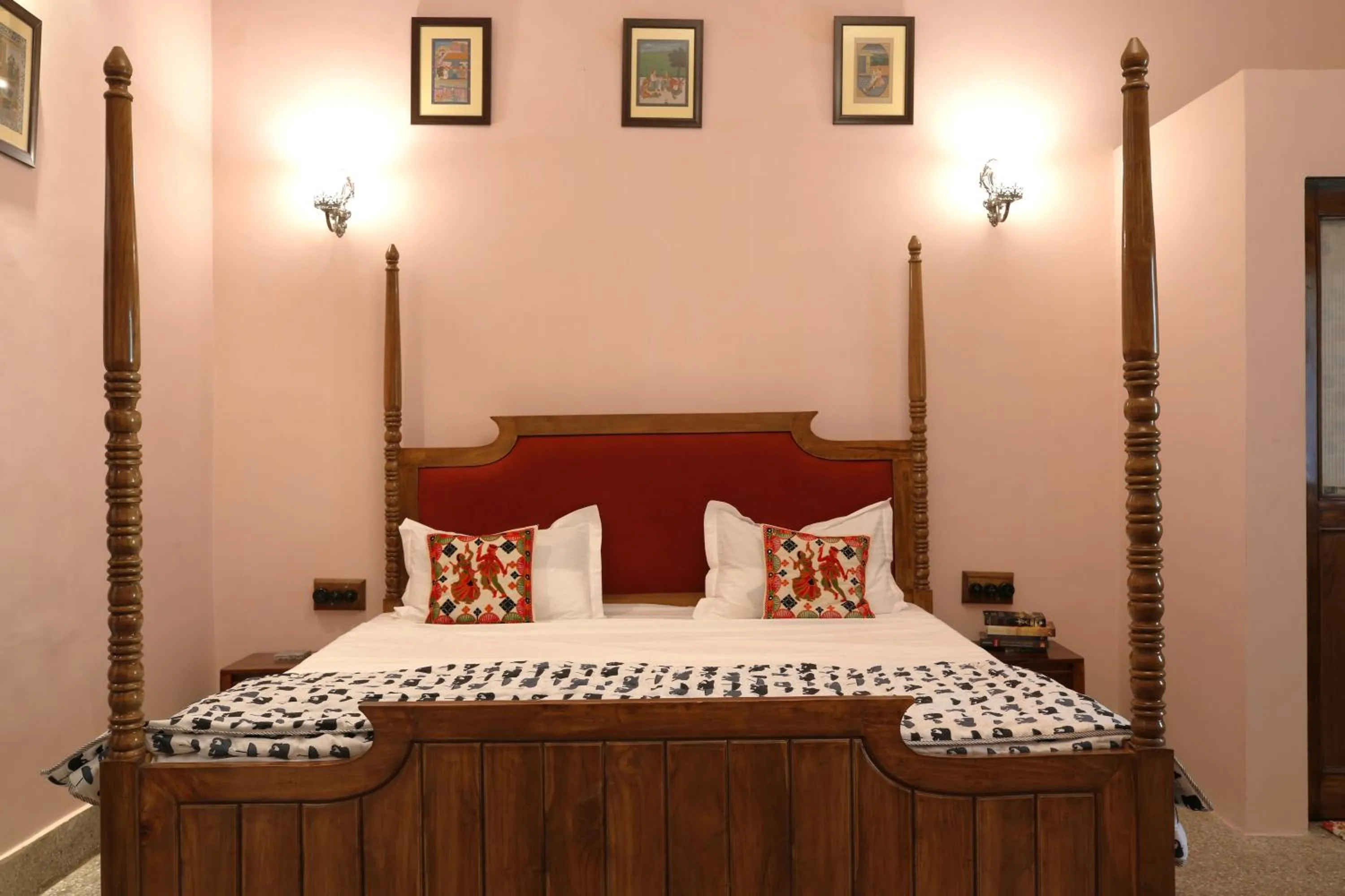 Superior King Suite - single occupancy in House of Amer