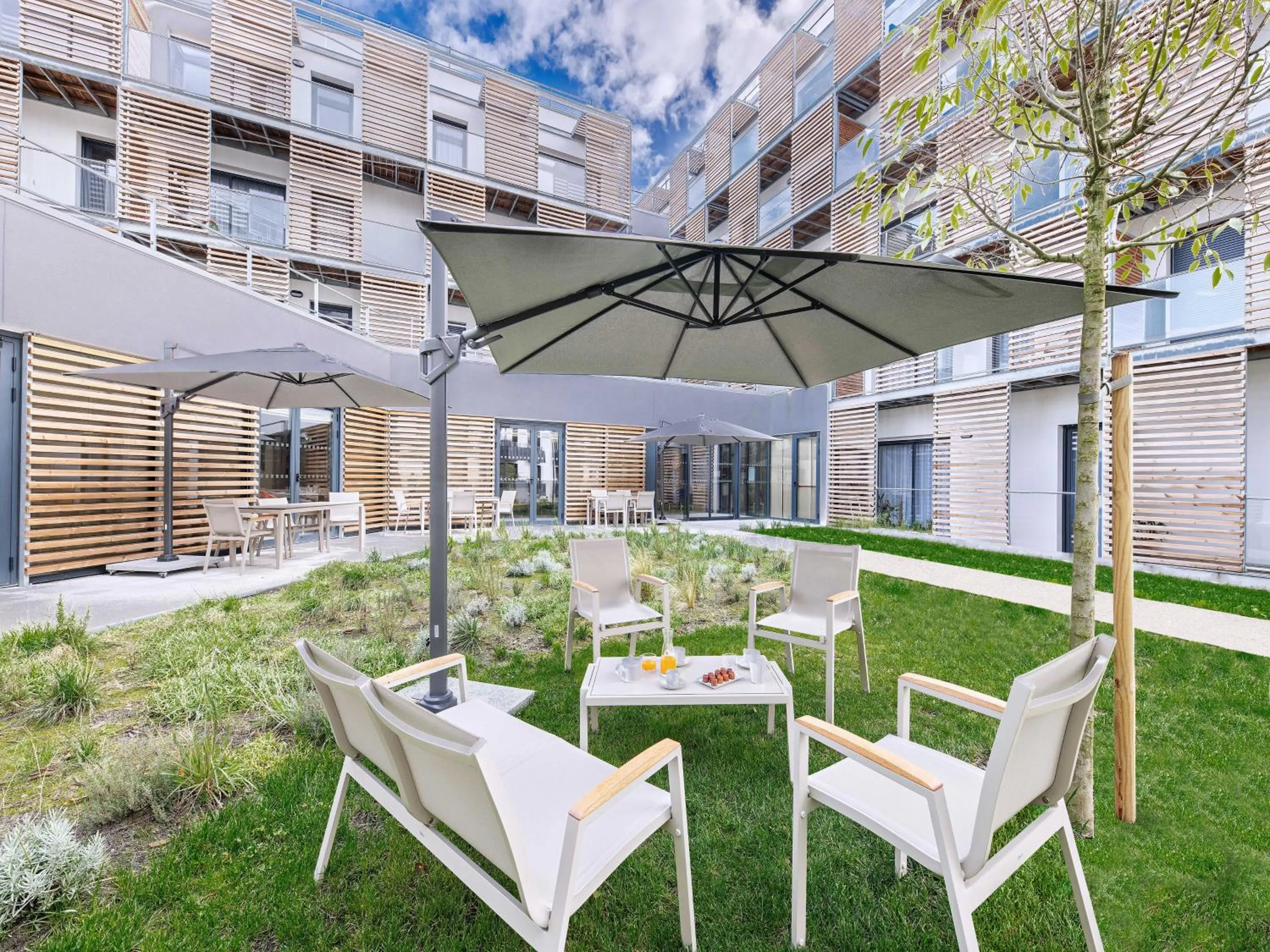 Patio in Zenao Appart'hôtels Cenon