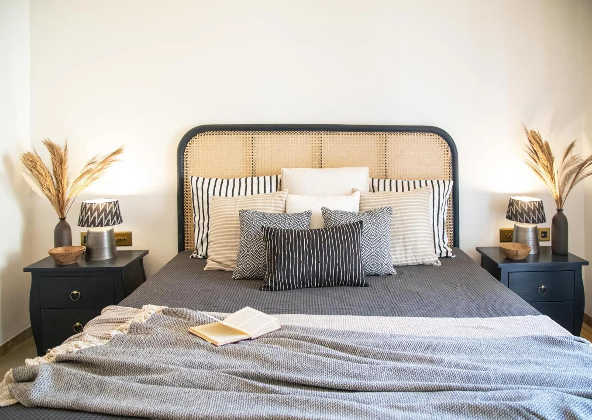 Bed in LohonoStays Colina Villa F